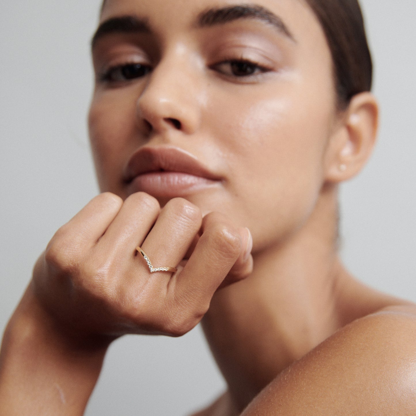 Stunning 0.10 TCW Round Moissanite Stones V-Shaped Wedding Bands