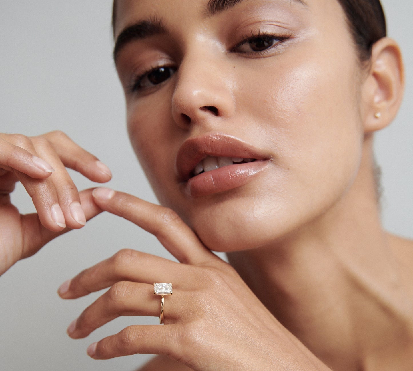 Stunning 1 CT Radiant Moissanite Engagement Ring with Solitaire Design