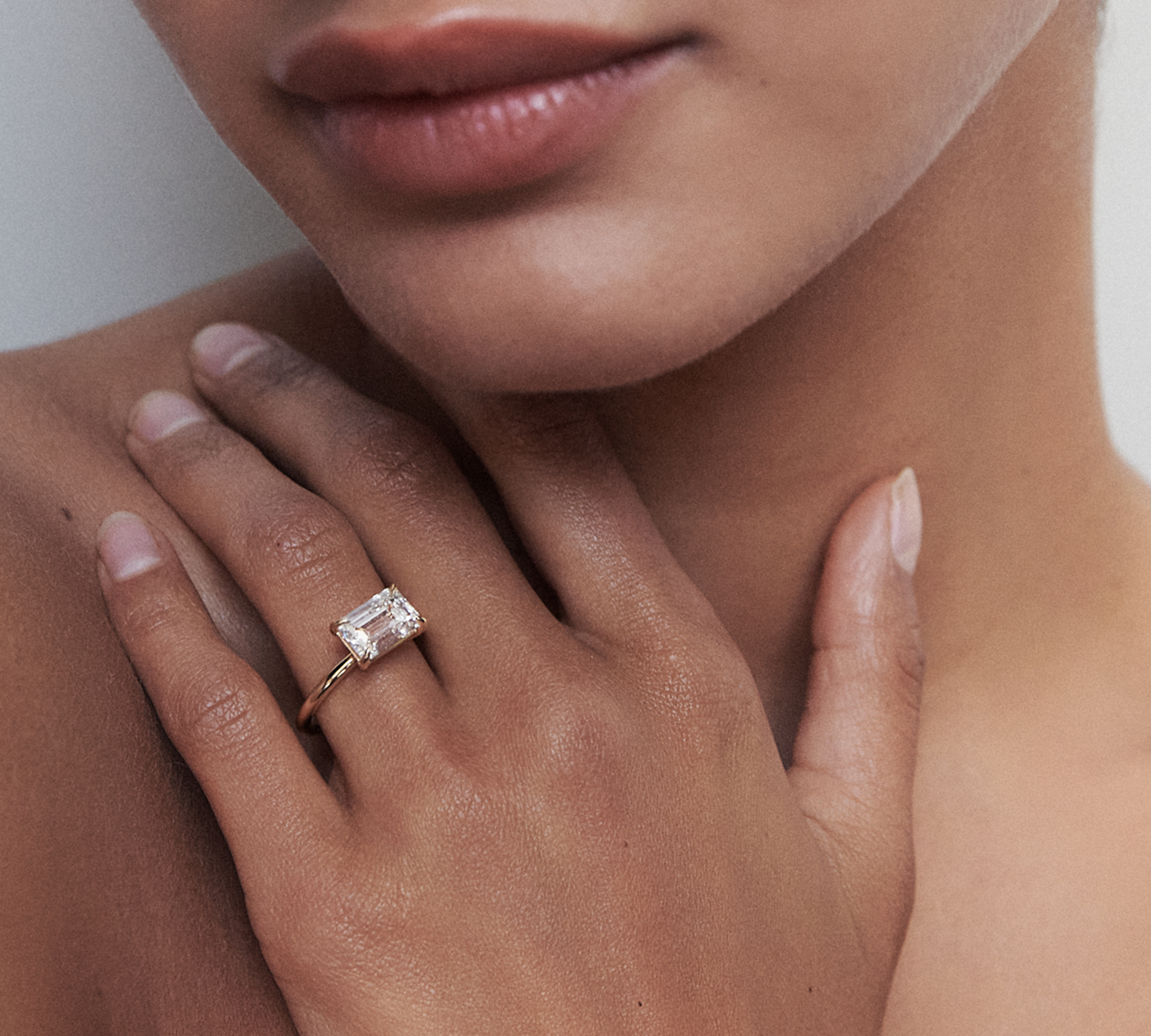 Stunning 1 CT Emerald Moissanite Engagement Ring with Solitaire Design