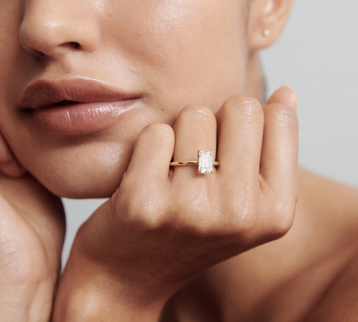 Stunning 2 CT Emerald Moissanite Engagement Ring with Solitaire Design