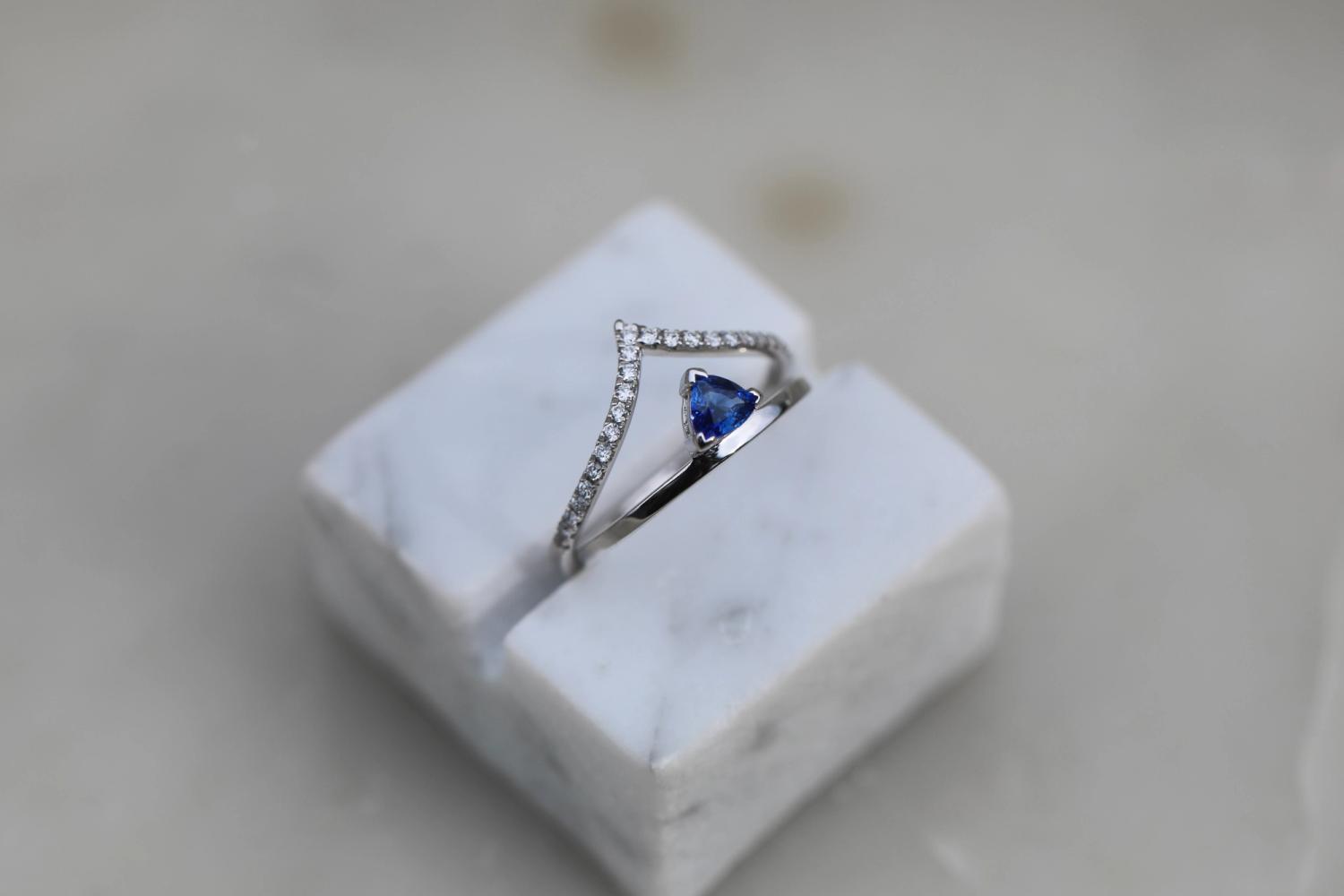 0.225 CT Round Curved Lab Grown Diamond Wedding Band