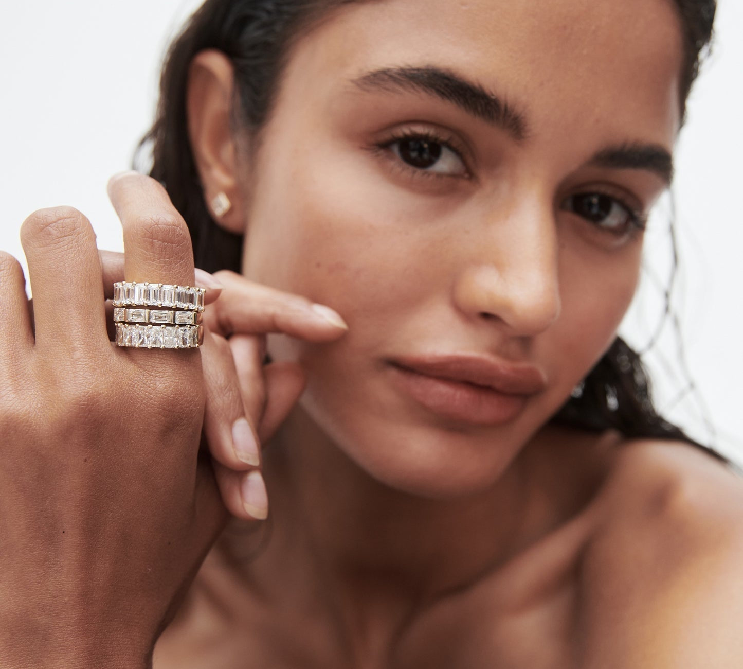 Stunning 1.75 TCW Emerald Moissanite Stones Bar Wedding Bands