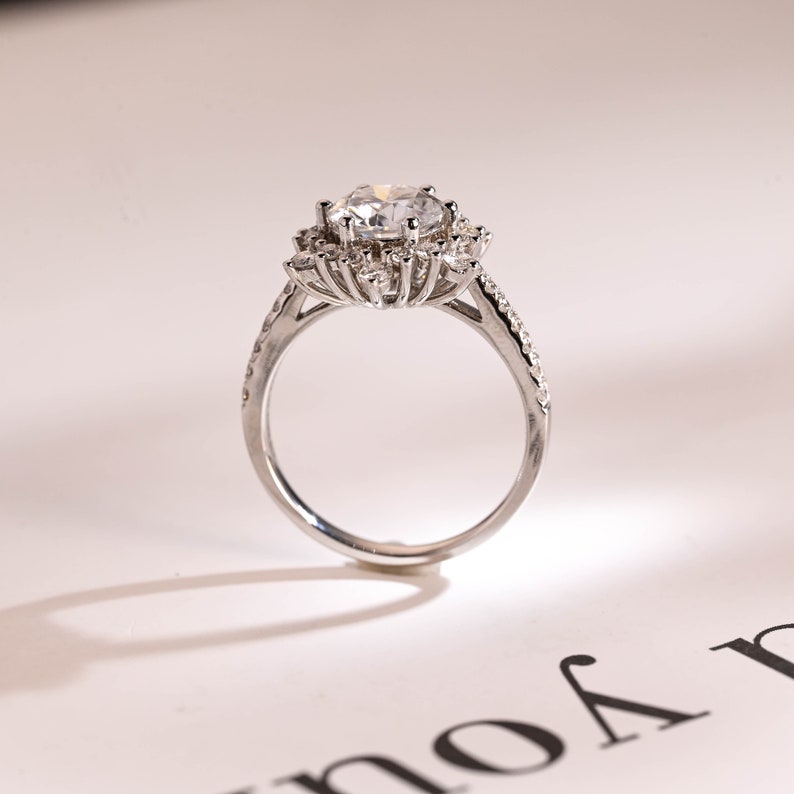 Stunning 0.5 - 1.5 CT Round Moissanite Engagement Ring with Cluster Design 8
