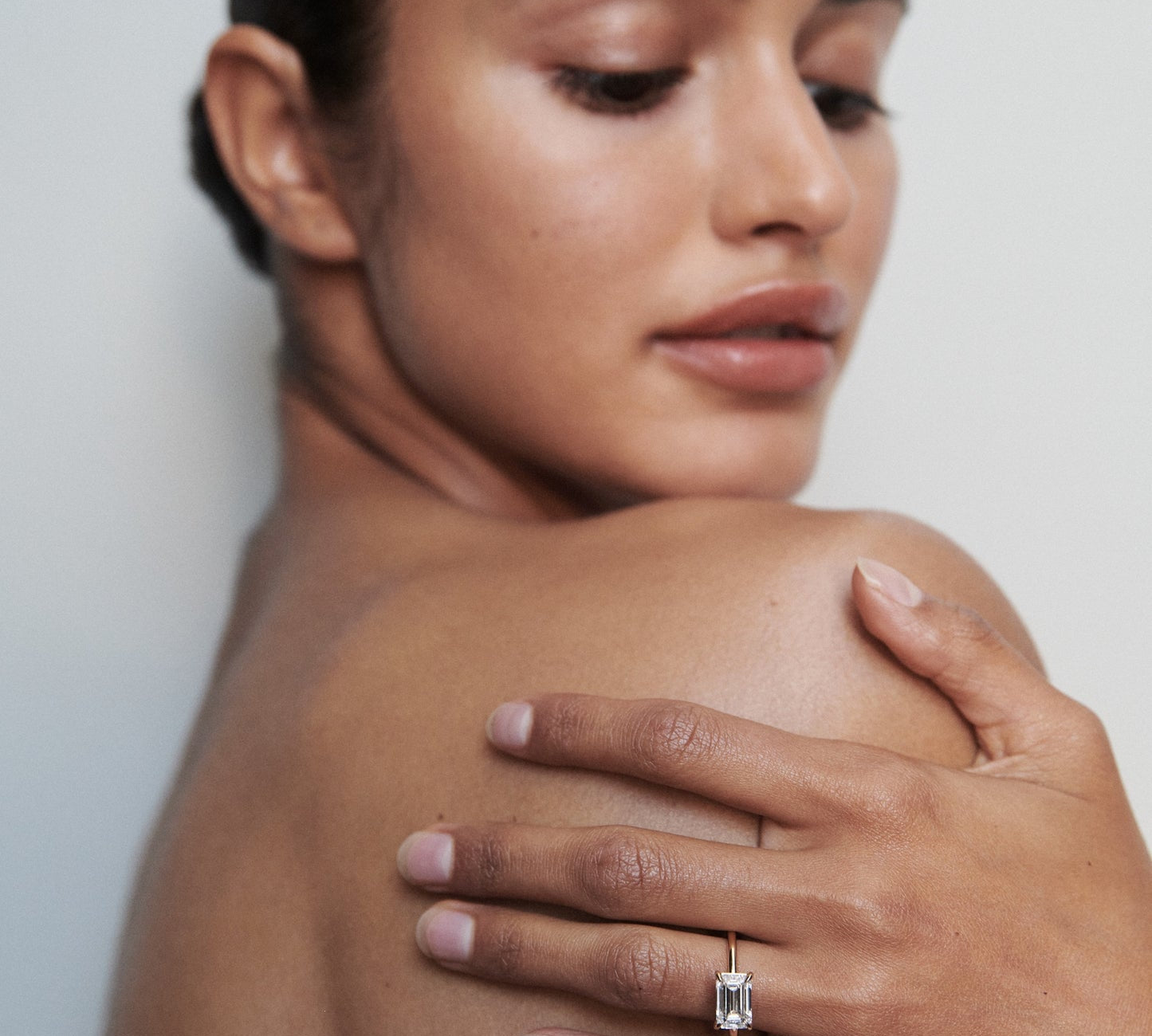 Stunning 1 CT Emerald Moissanite Engagement Ring with Solitaire Design