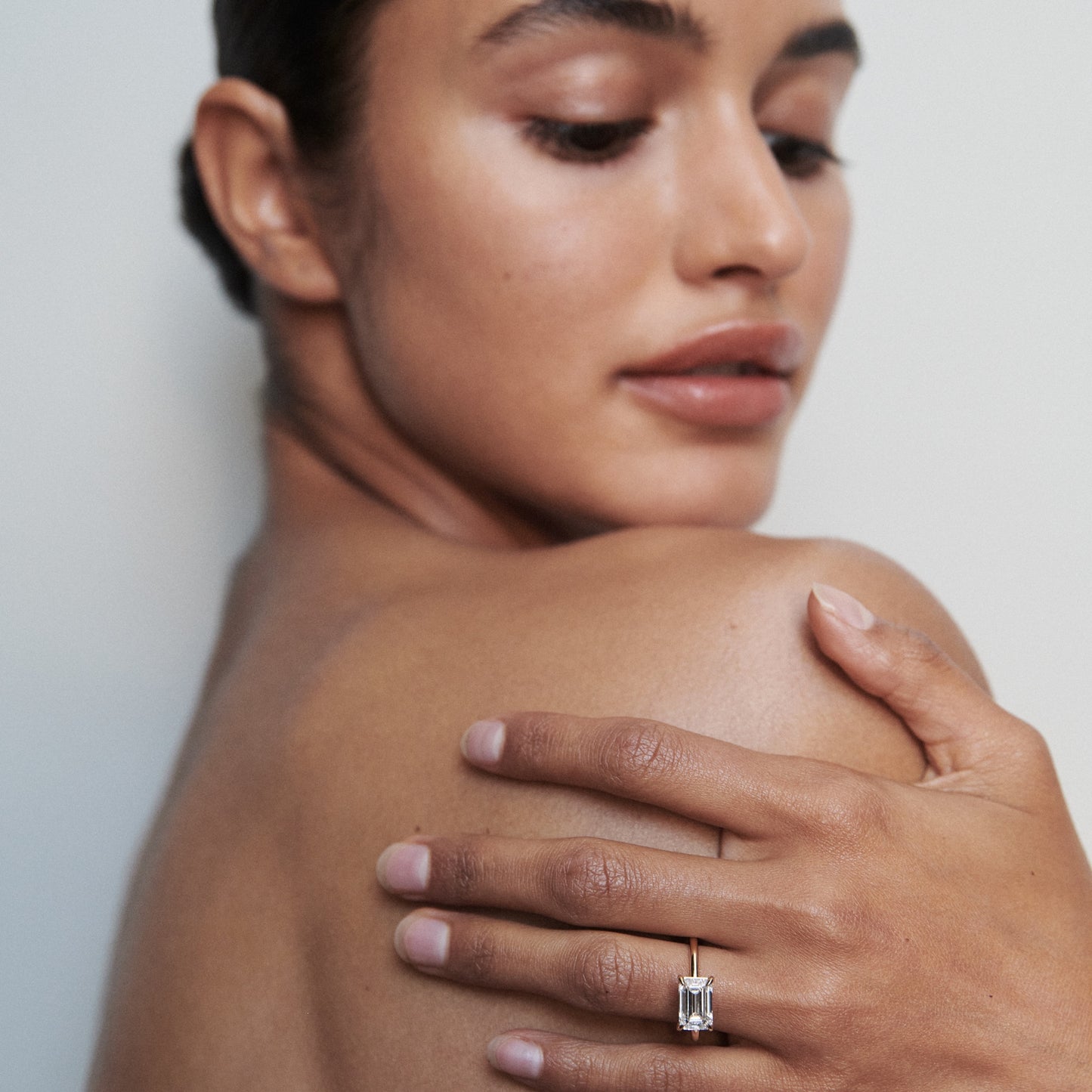 Stunning 1 CT Emerald Moissanite Engagement Ring with Solitaire Design