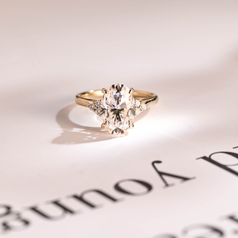 Stunning 1.0 - 2.0 CT Oval Moissanite Engagement Ring with Cluster Design 1