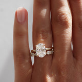 Stunning 0.85 TCW Round & Oval Moissanite Stones Alternate Wedding Bands