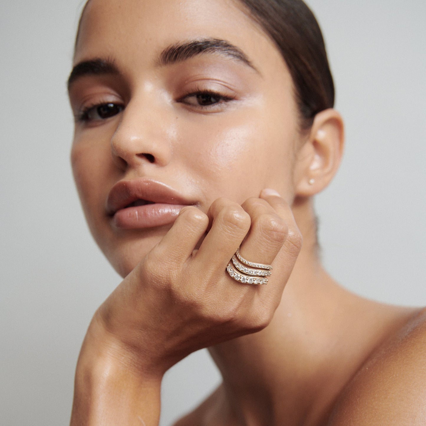 Stunning 0.4 TCW Round Moissanite Stones Curved Wedding Band