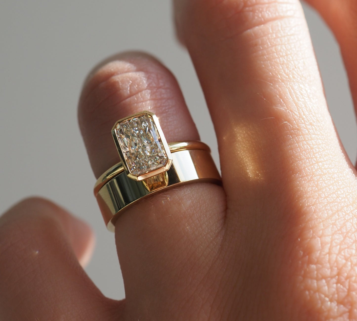 Stunning 2.0 CT Radiant Moissanite Engagement Ring with Bezel Design