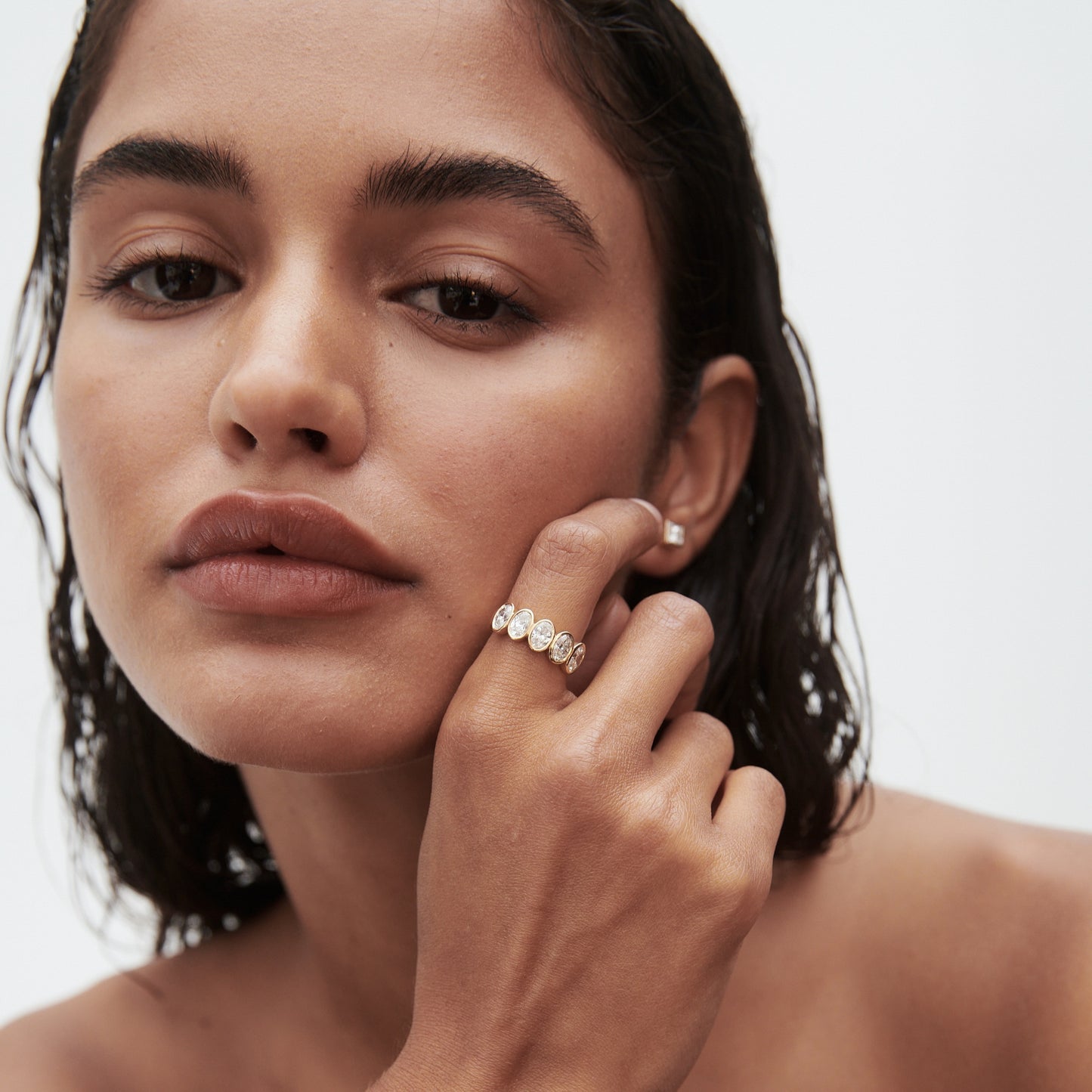 Stunning 1.65 TCW Oval Moissanite Stones Bezel Wedding Bands