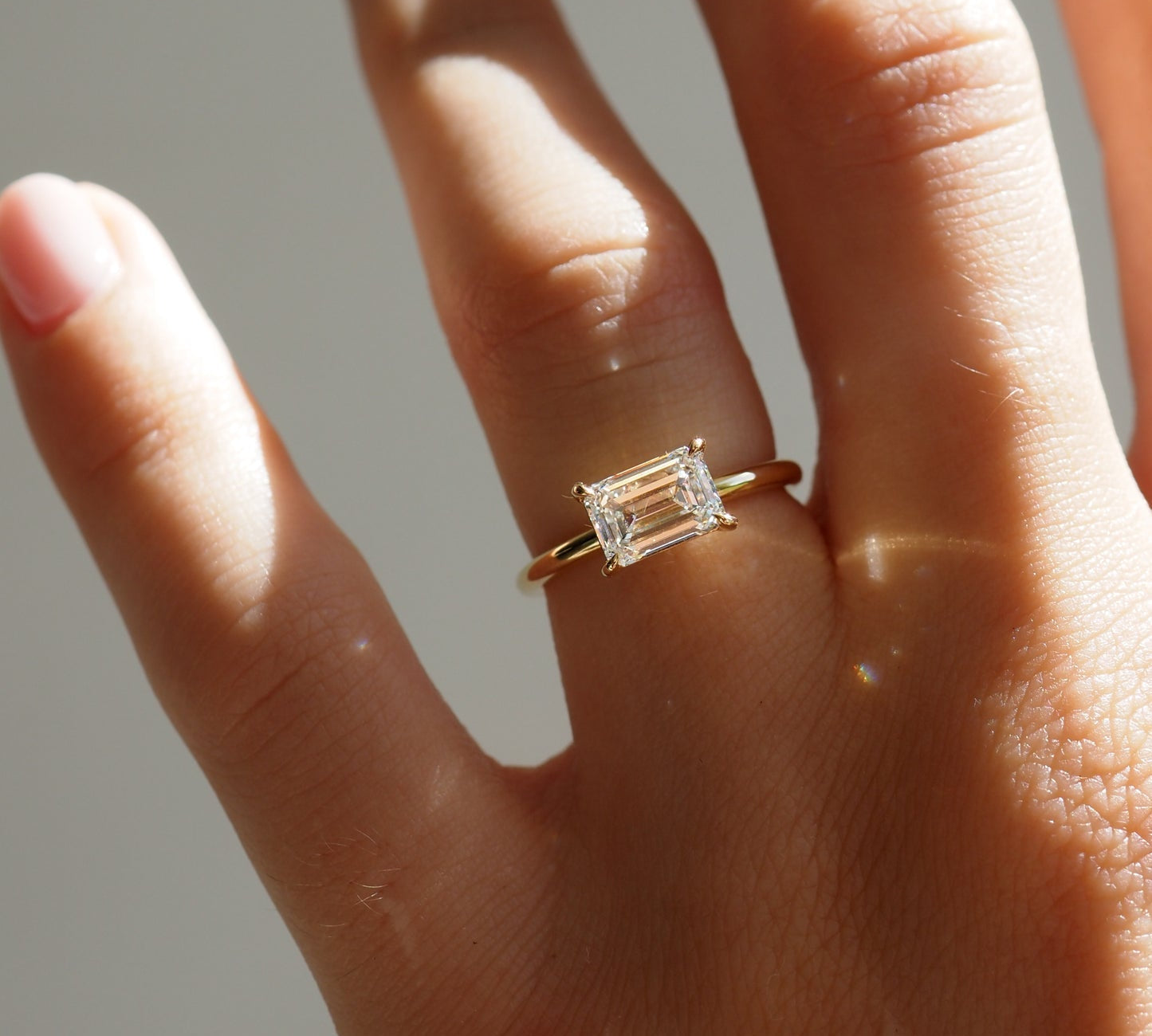 Stunning 1 CT Emerald Moissanite Engagement Ring with Solitaire Design