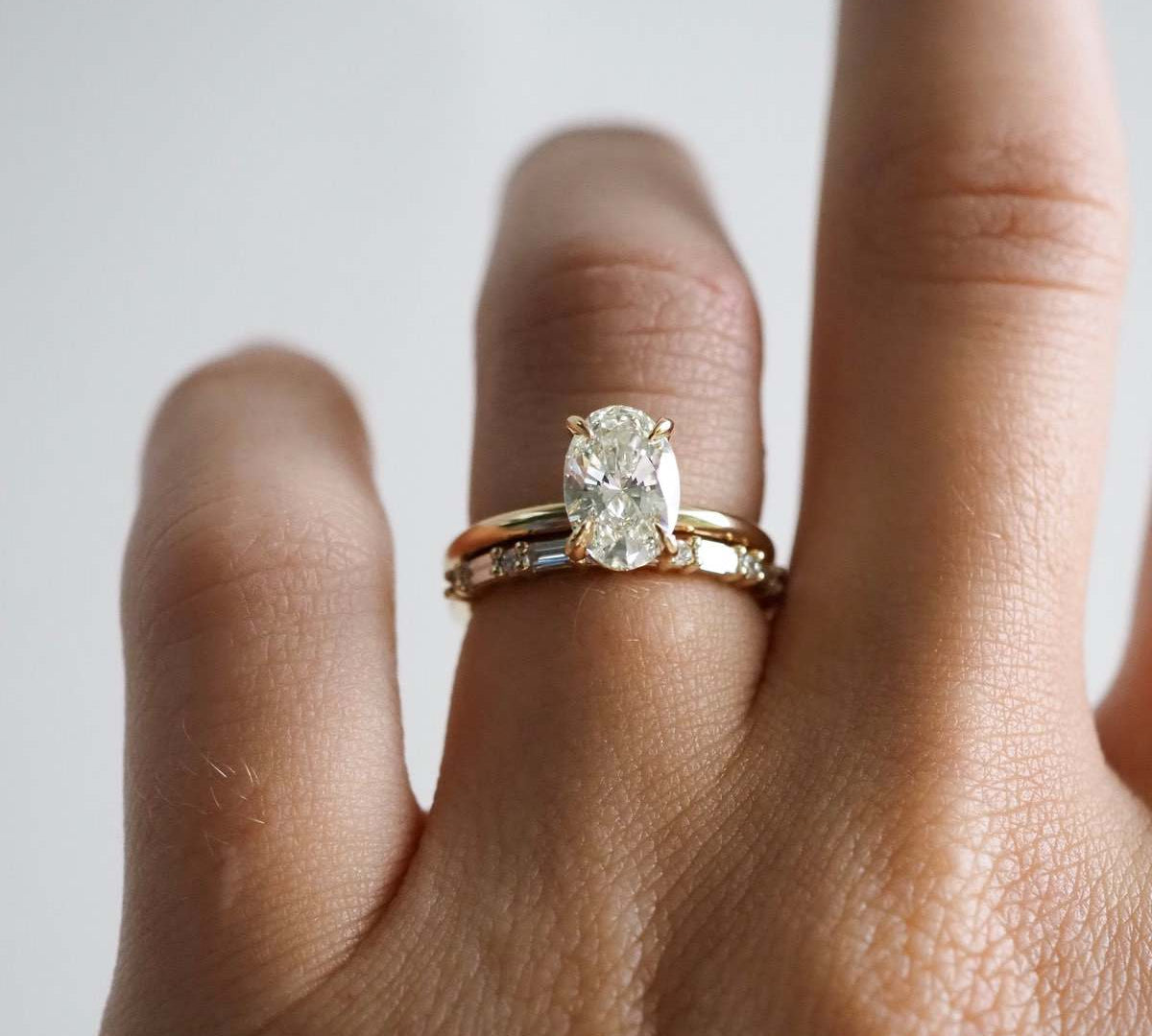 Stunning 0.20 TCW Round & Baguette Moissanite Stones Alternate Wedding Bands