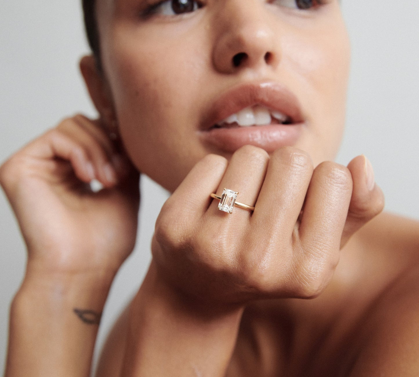 Stunning 2 CT Emerald Moissanite Engagement Ring with Solitaire Design