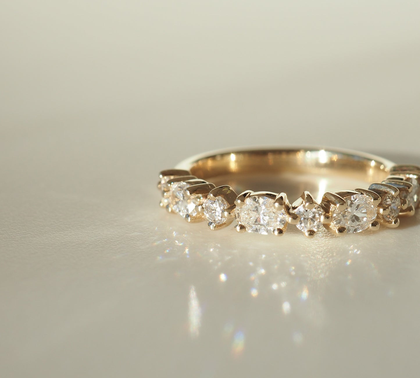 Stunning 0.85 TCW Round & Oval Moissanite Stones Alternate Wedding Bands