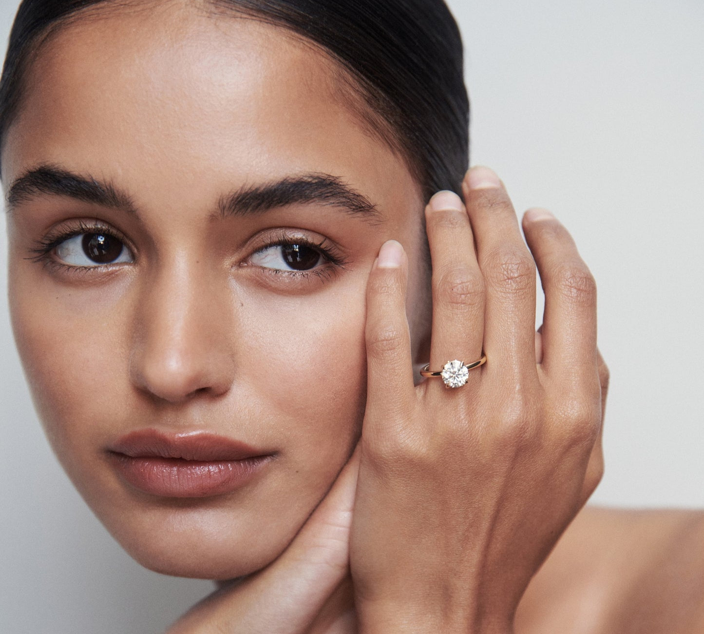 Stunning 1 CT Round Moissanite Engagement Ring with Solitaire Design