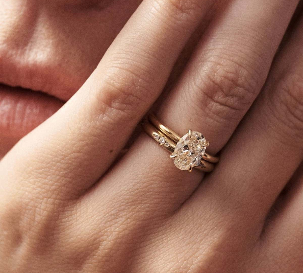 Stunning 1 CT Oval Moissanite Engagement Ring with Solitaire Design