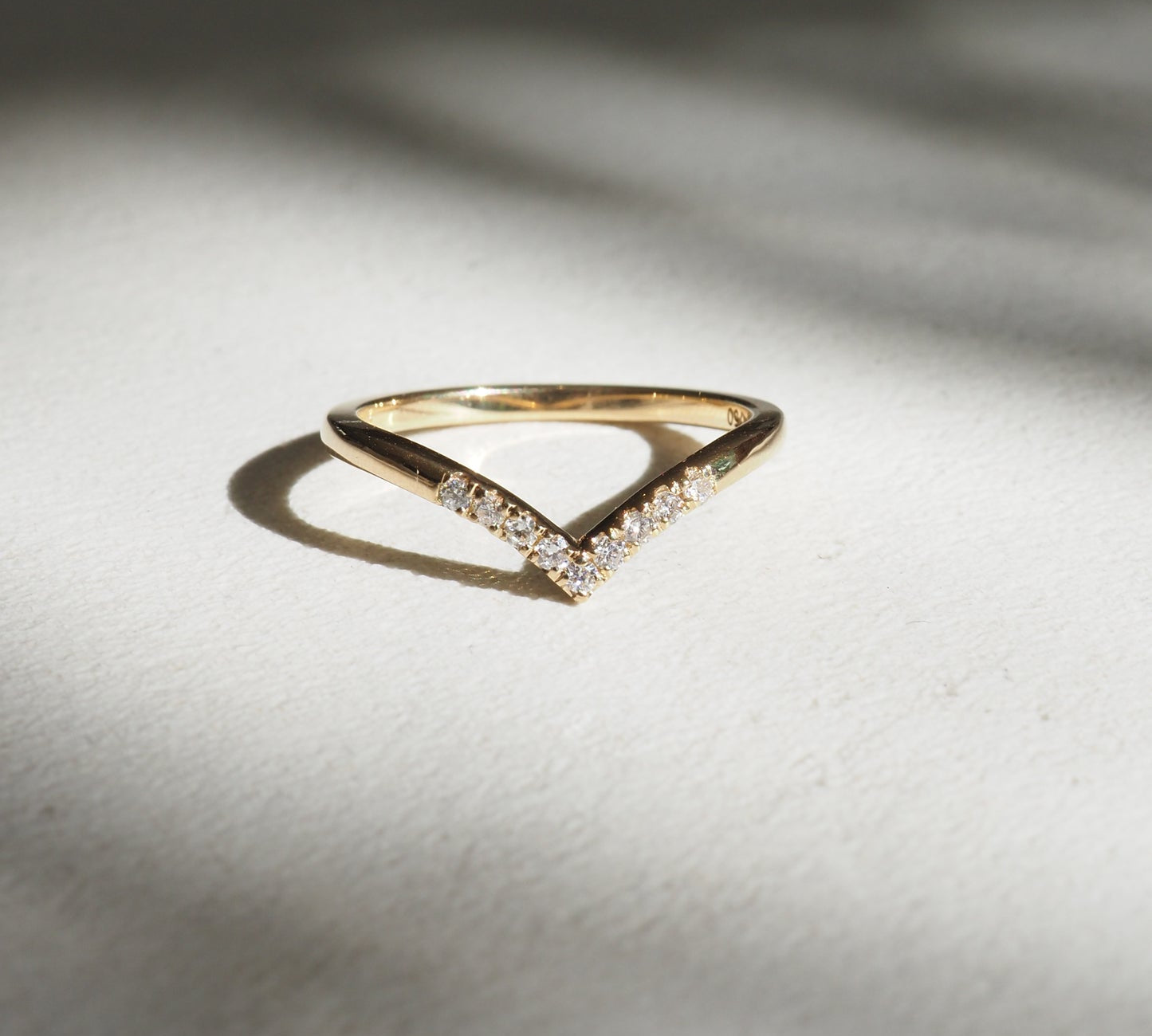 Stunning 0.10 TCW Round Moissanite Stones V-Shaped Wedding Bands