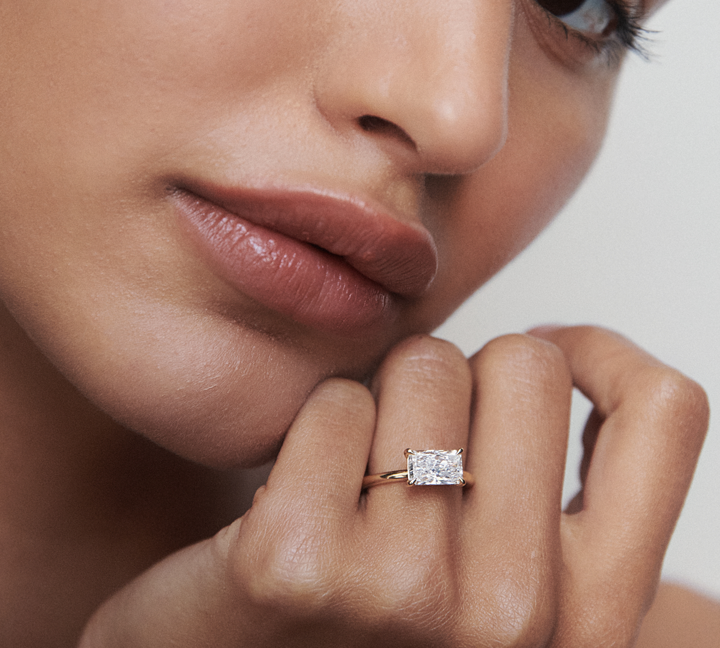 Stunning 1 CT Radiant Moissanite Engagement Ring with Solitaire Design