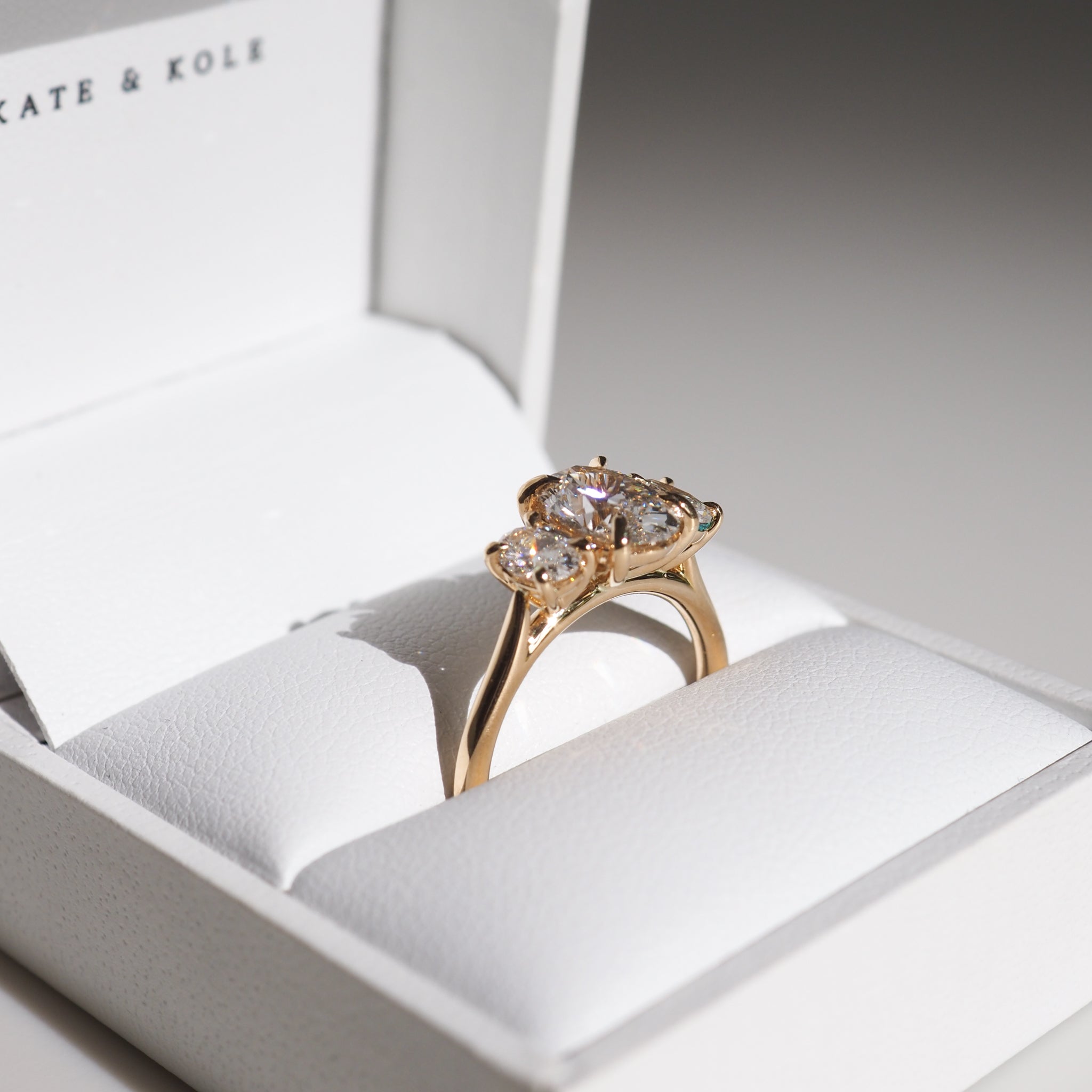 1 CT Oval Three Stone Moissanite Engagement Ring