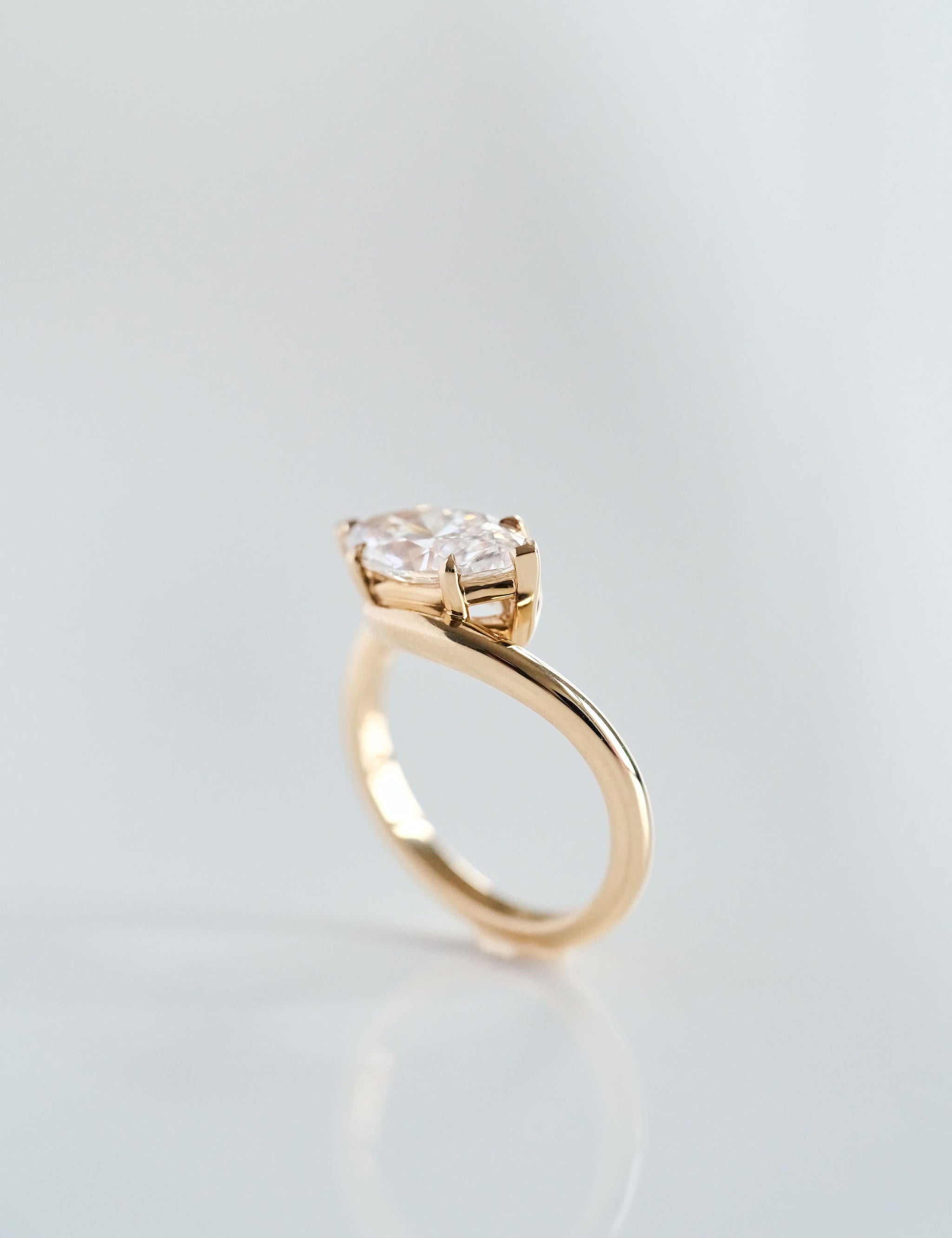 3.0 CT Elongated Cushion Solitaire Lab Grown Diamond Engagement Ringt