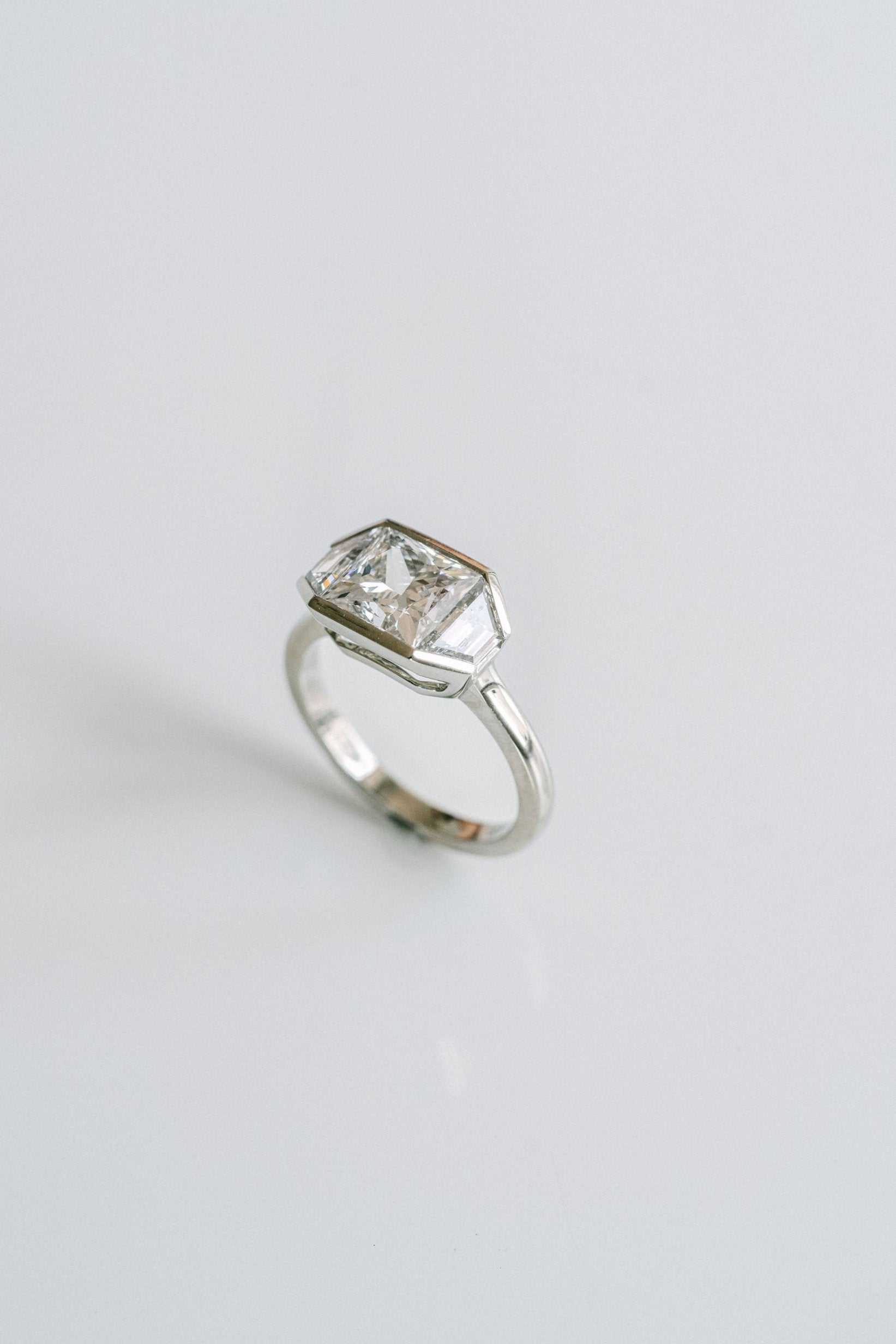 3.0 CT Elongated Cushion Solitaire Lab Grown Diamond Engagement Ringt