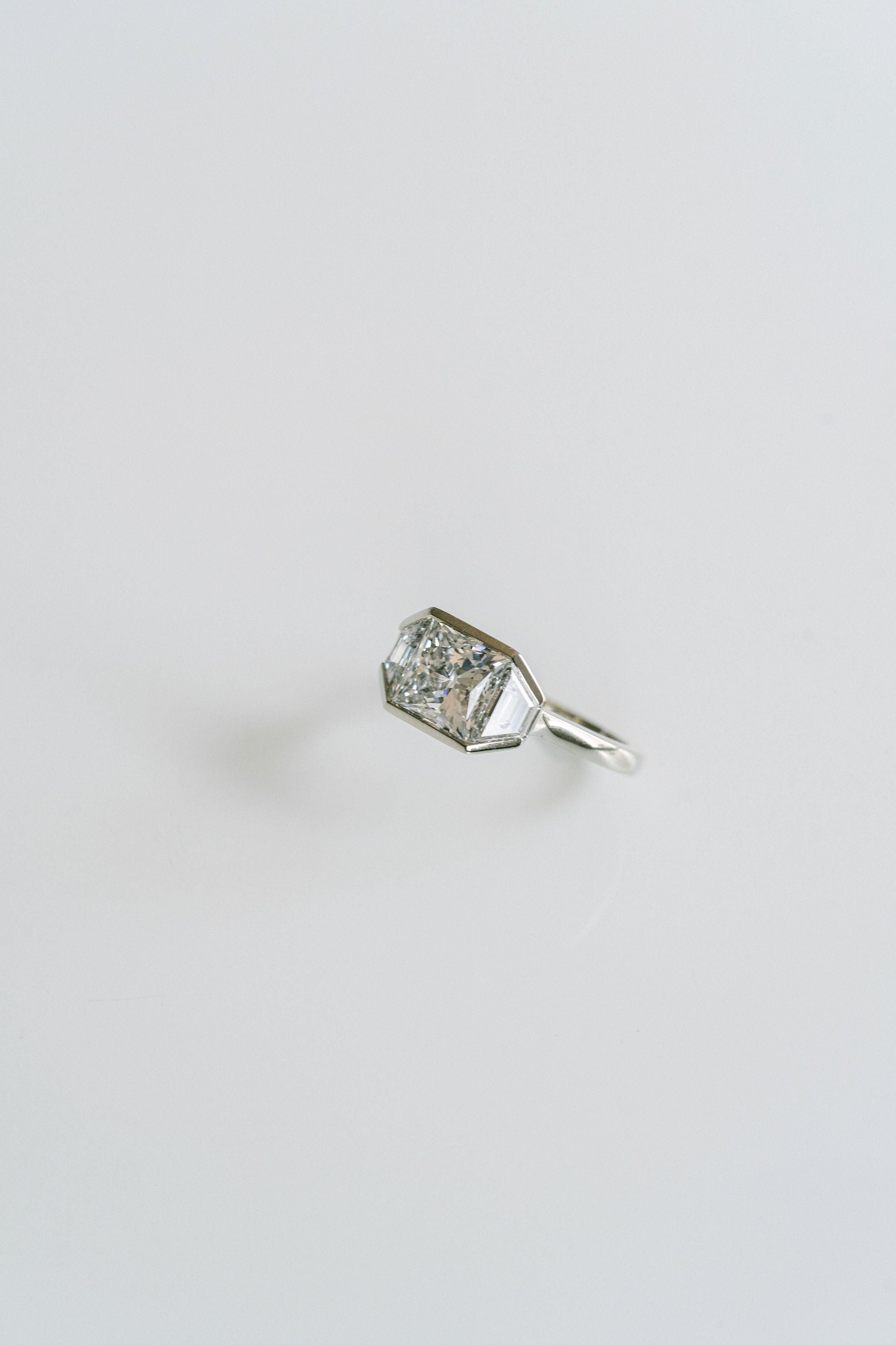 3.0 CT Elongated Cushion Solitaire Lab Grown Diamond Engagement Ringt