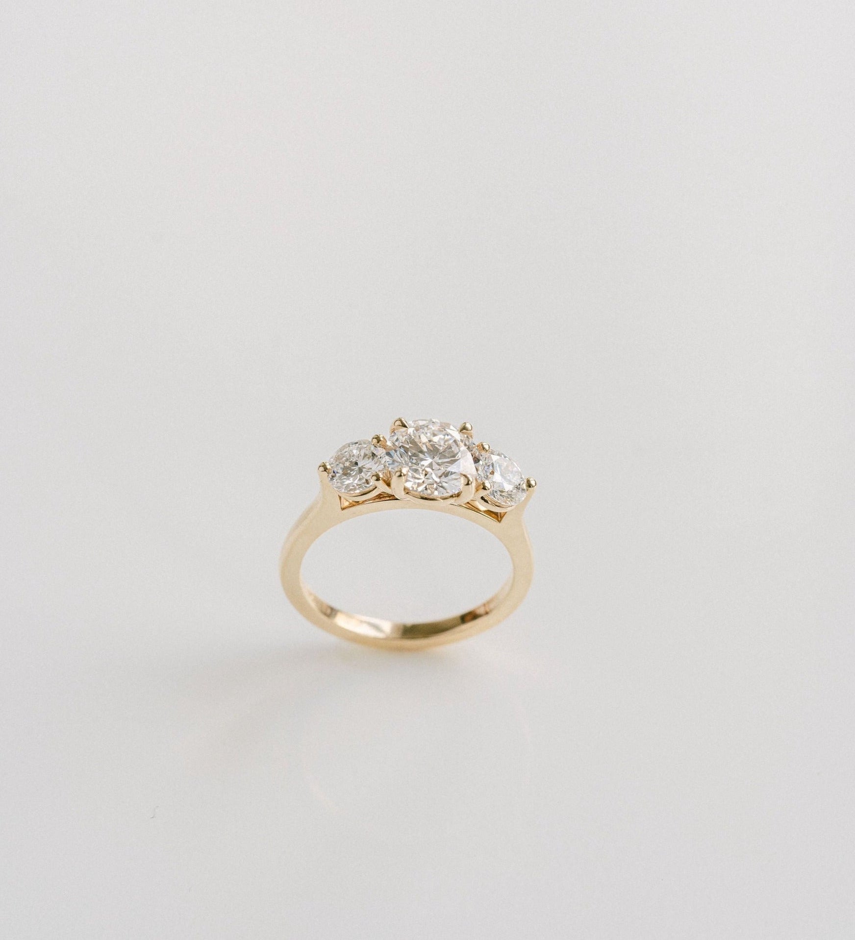 3.0 CT Elongated Cushion Solitaire Lab Grown Diamond Engagement Ringt