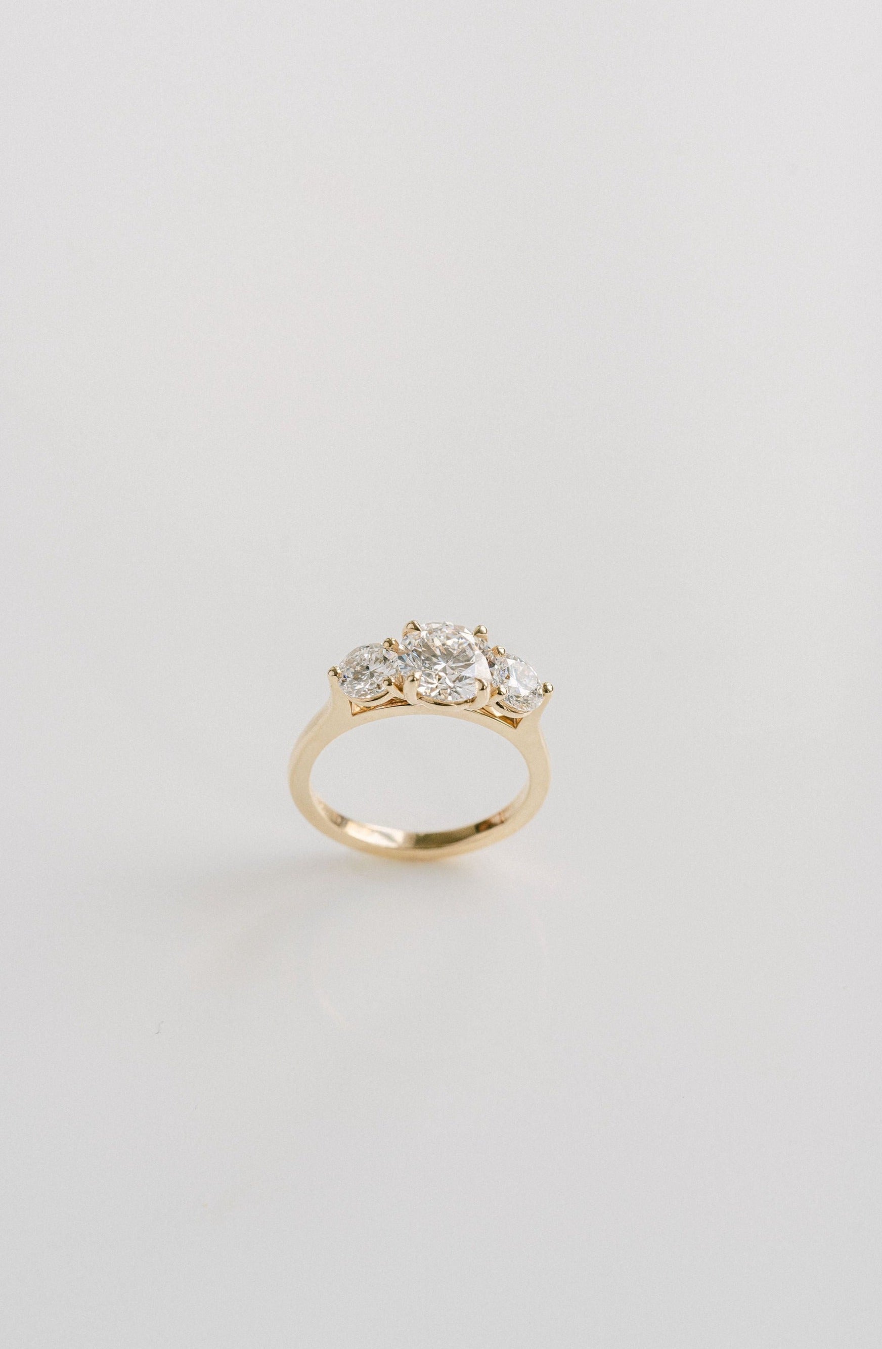 3.0 CT Elongated Cushion Solitaire Lab Grown Diamond Engagement Ringt
