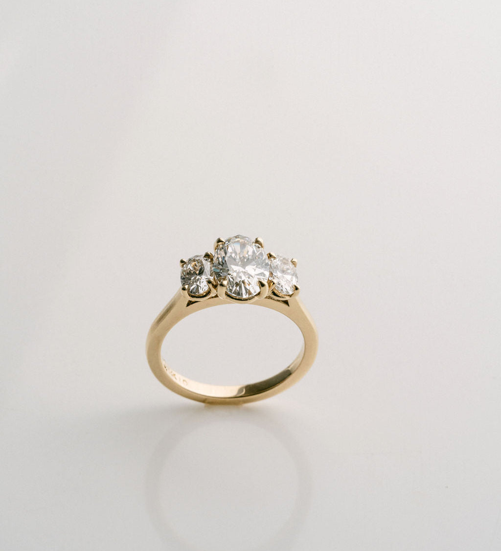 3.0 CT Elongated Cushion Solitaire Lab Grown Diamond Engagement Ringt