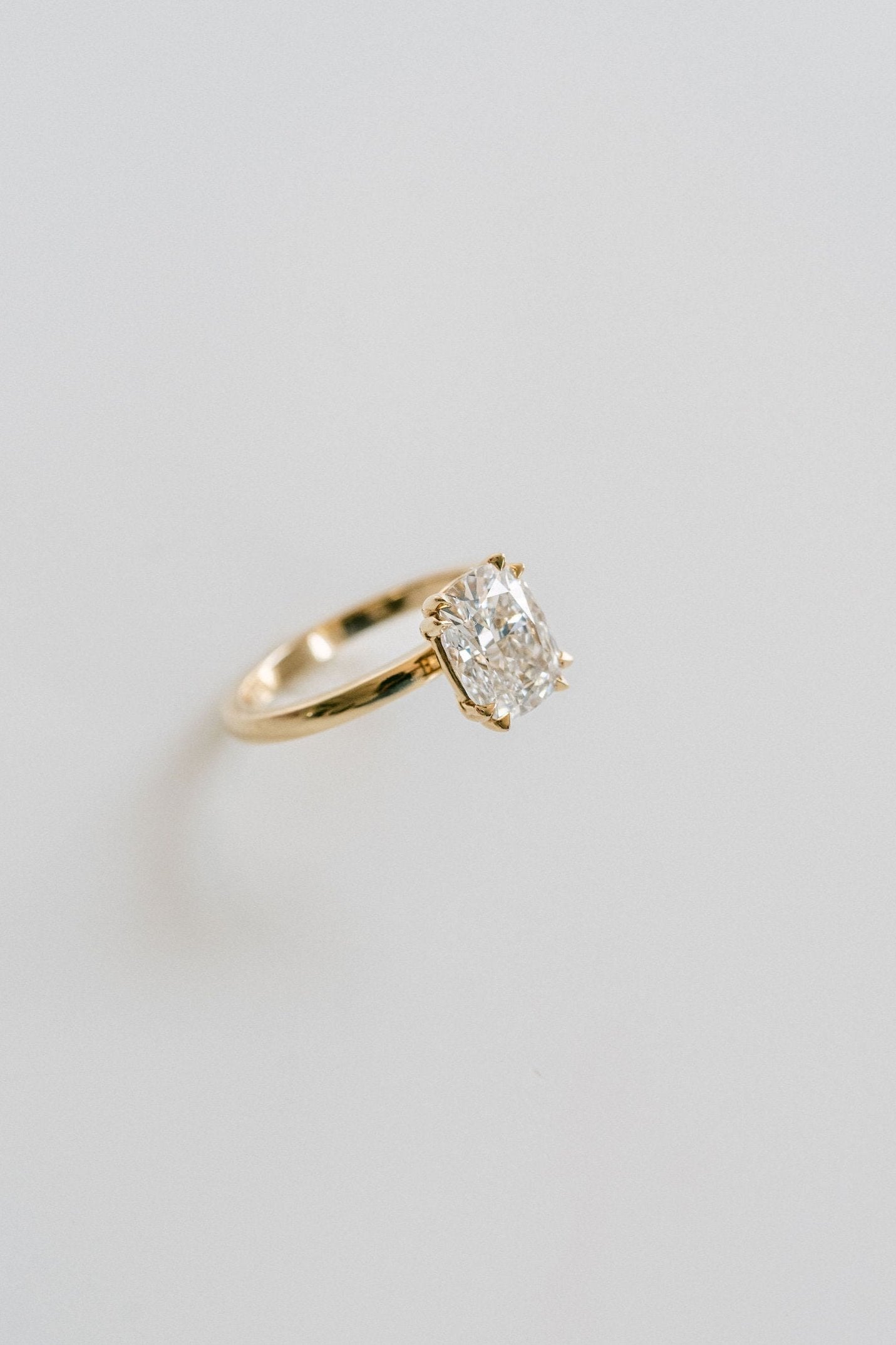 3.0 CT Elongated Cushion Solitaire Lab Grown Diamond Engagement Ringt