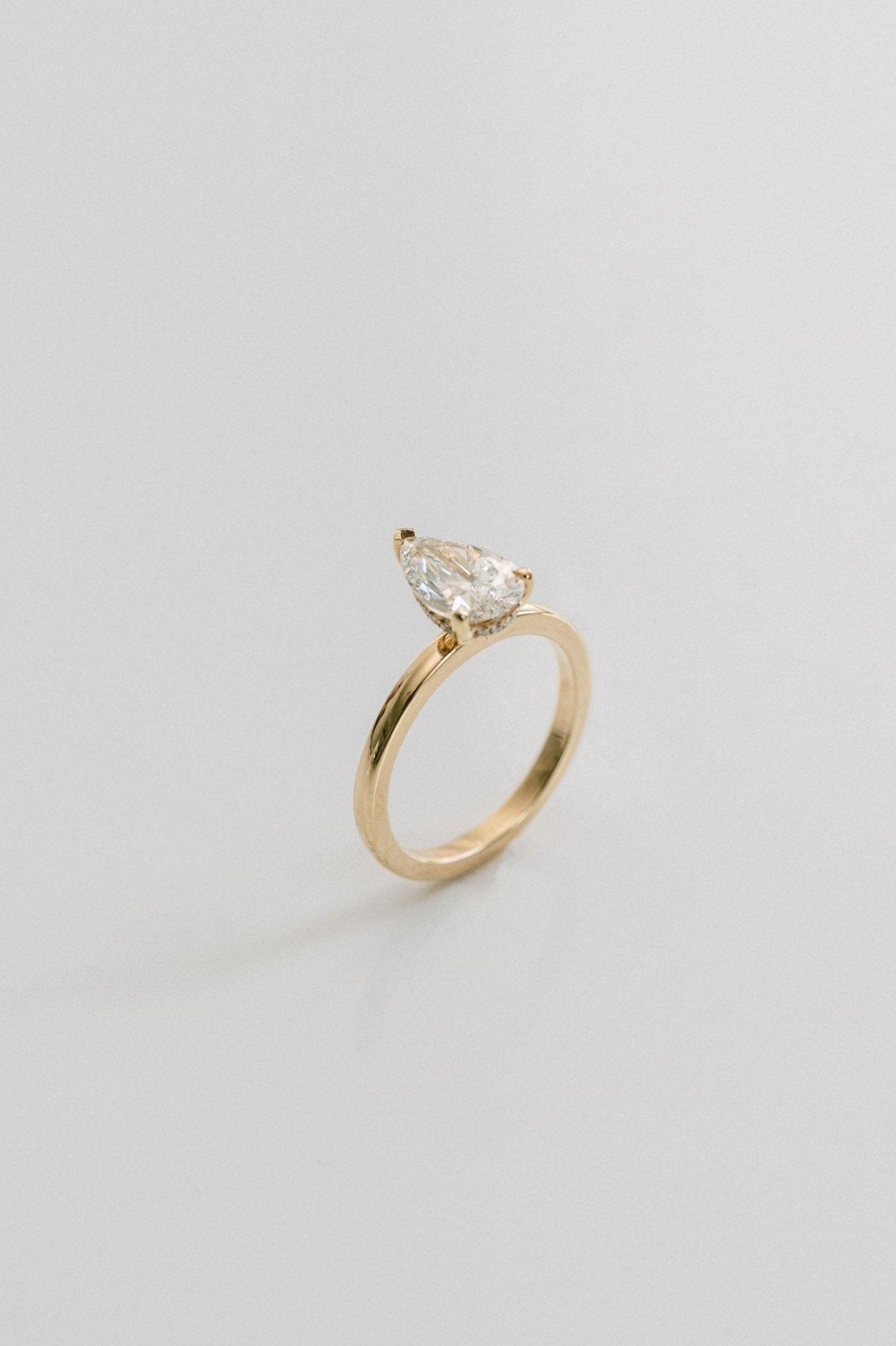 3.0 CT Elongated Cushion Solitaire Lab Grown Diamond Engagement Ringt