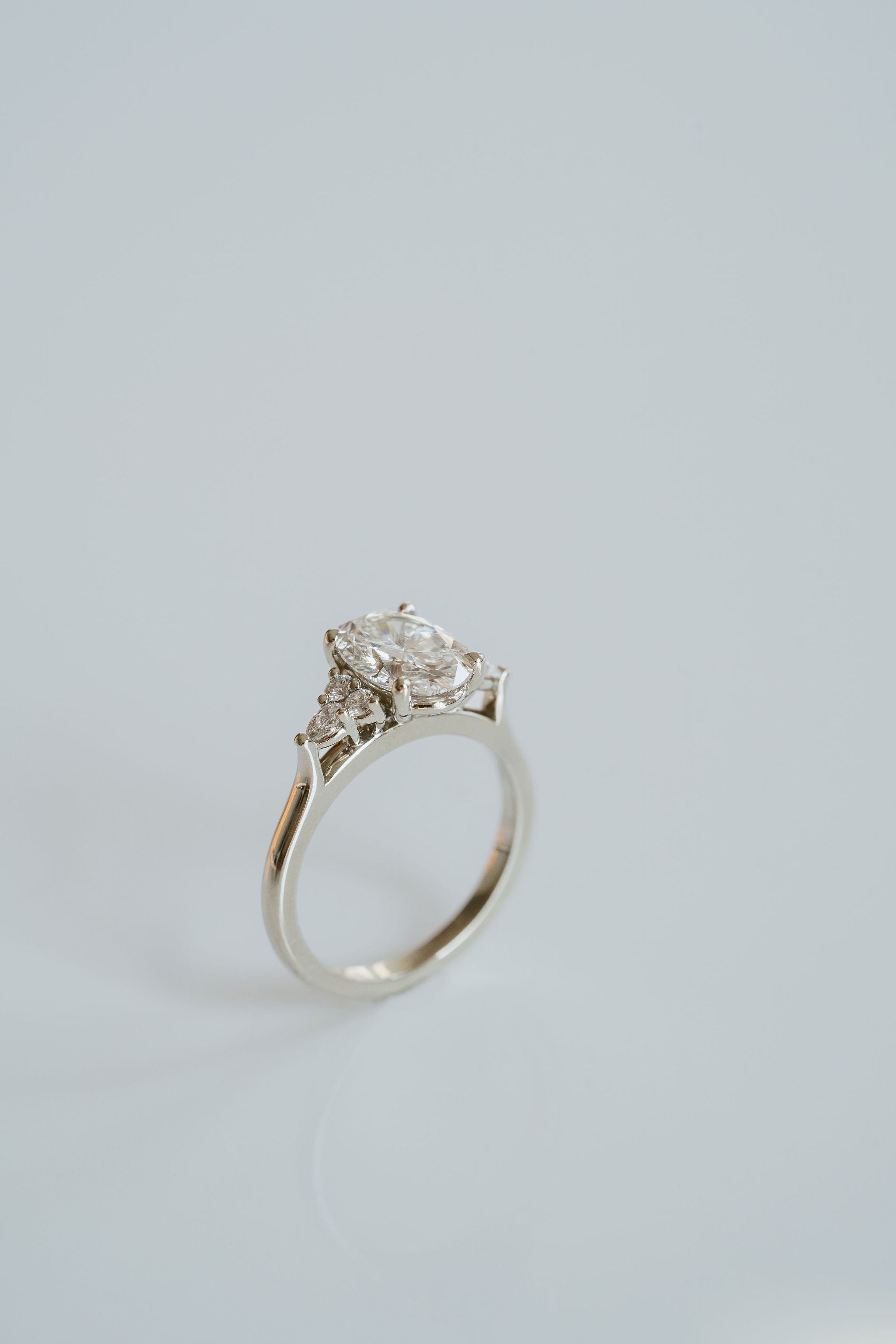 3.0 CT Elongated Cushion Solitaire Lab Grown Diamond Engagement Ringt