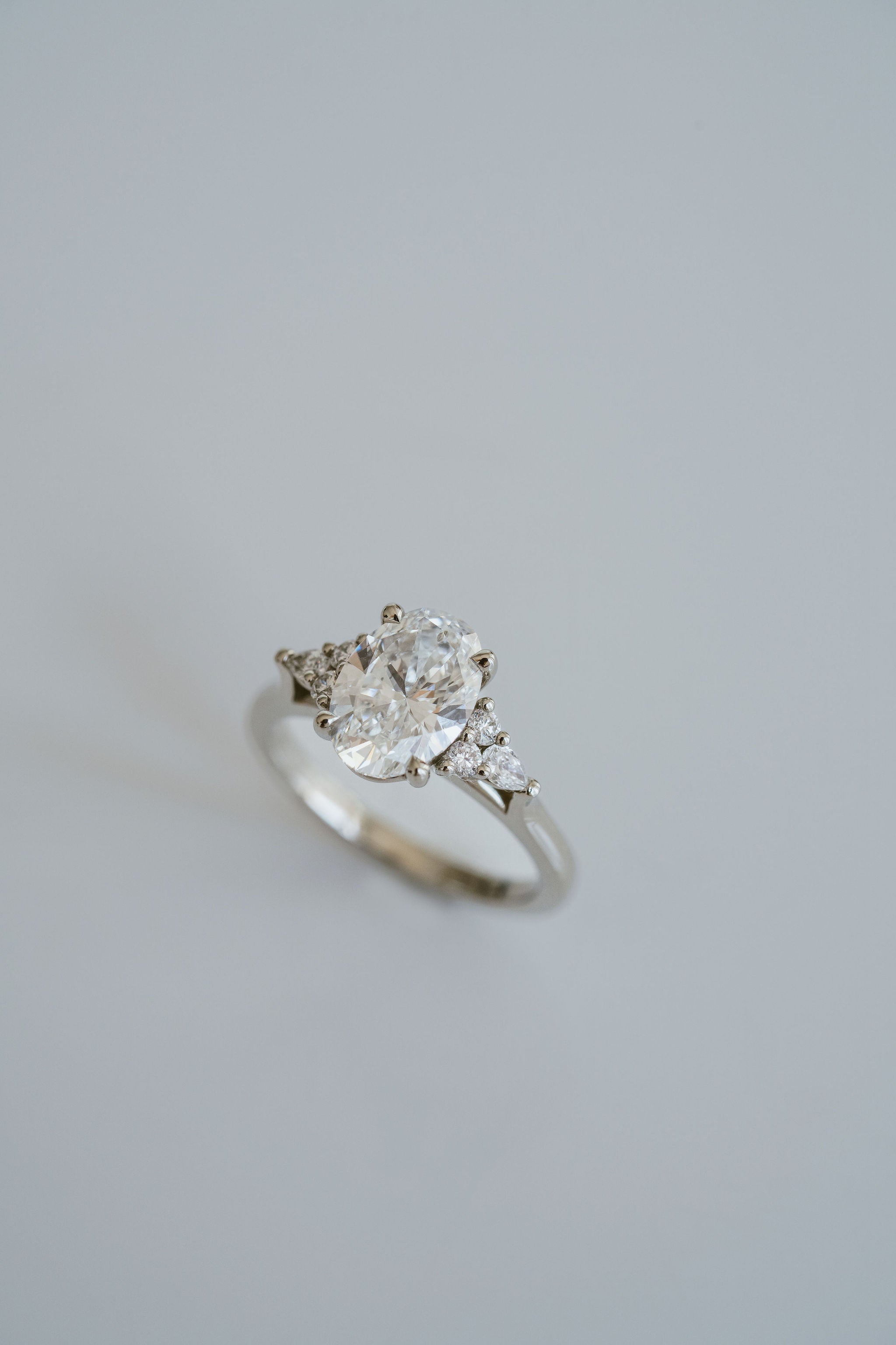 3.0 CT Elongated Cushion Solitaire Lab Grown Diamond Engagement Ringt