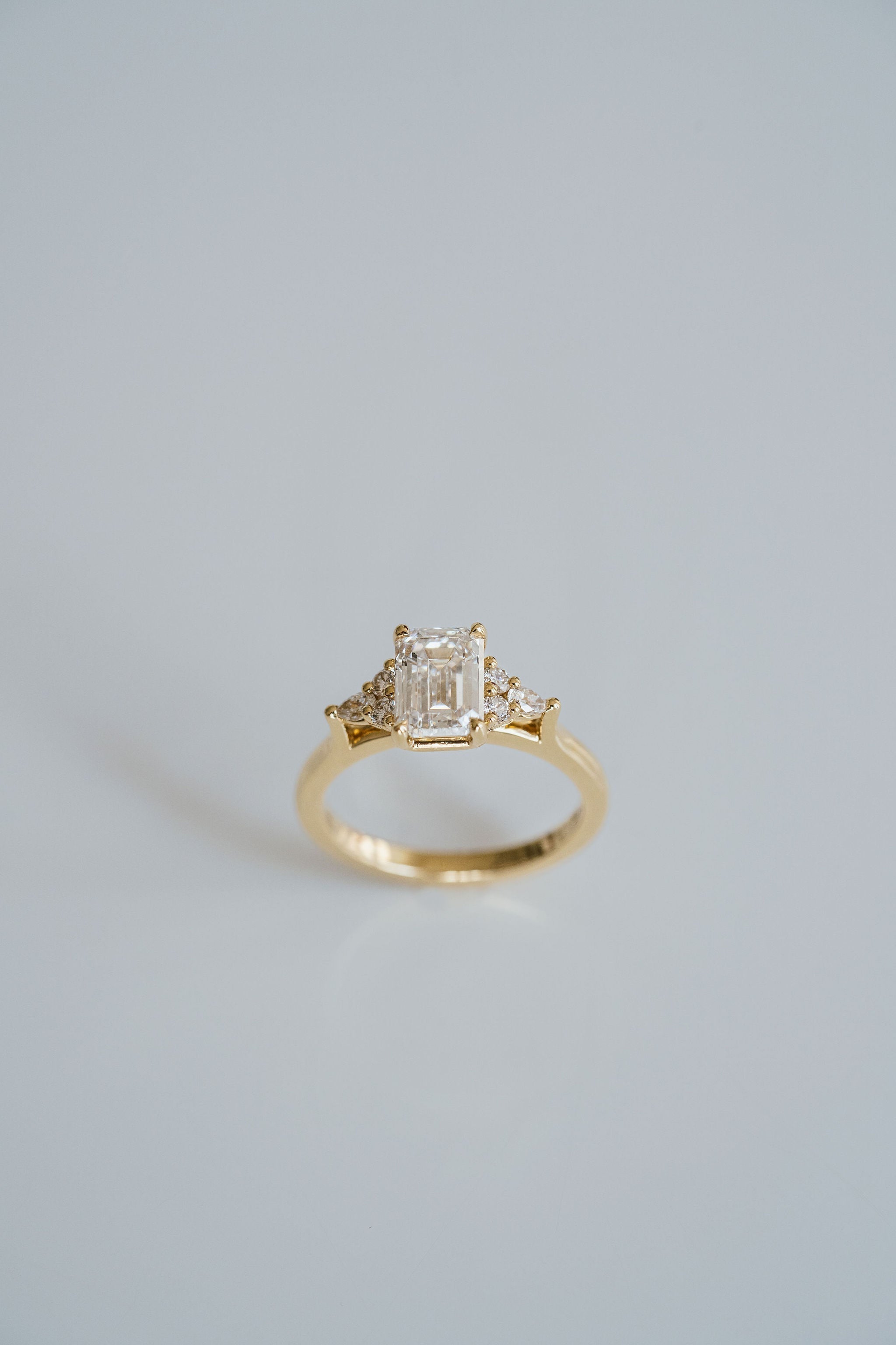 3.0 CT Elongated Cushion Solitaire Lab Grown Diamond Engagement Ringt
