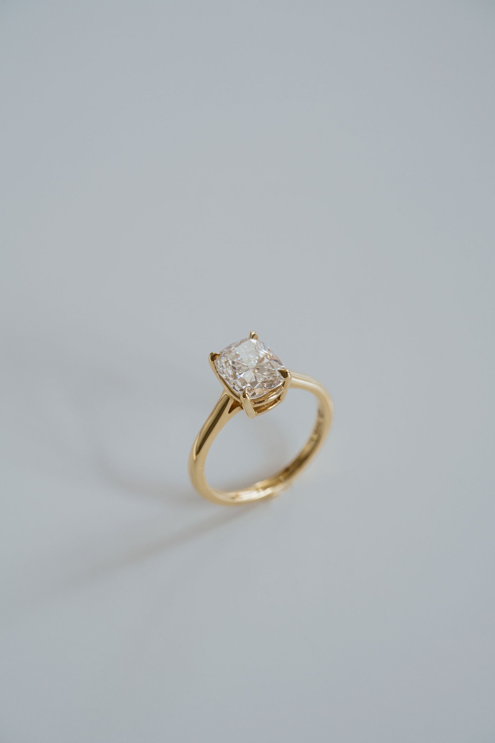3.0 CT Elongated Cushion Solitaire Lab Grown Diamond Engagement Ringt