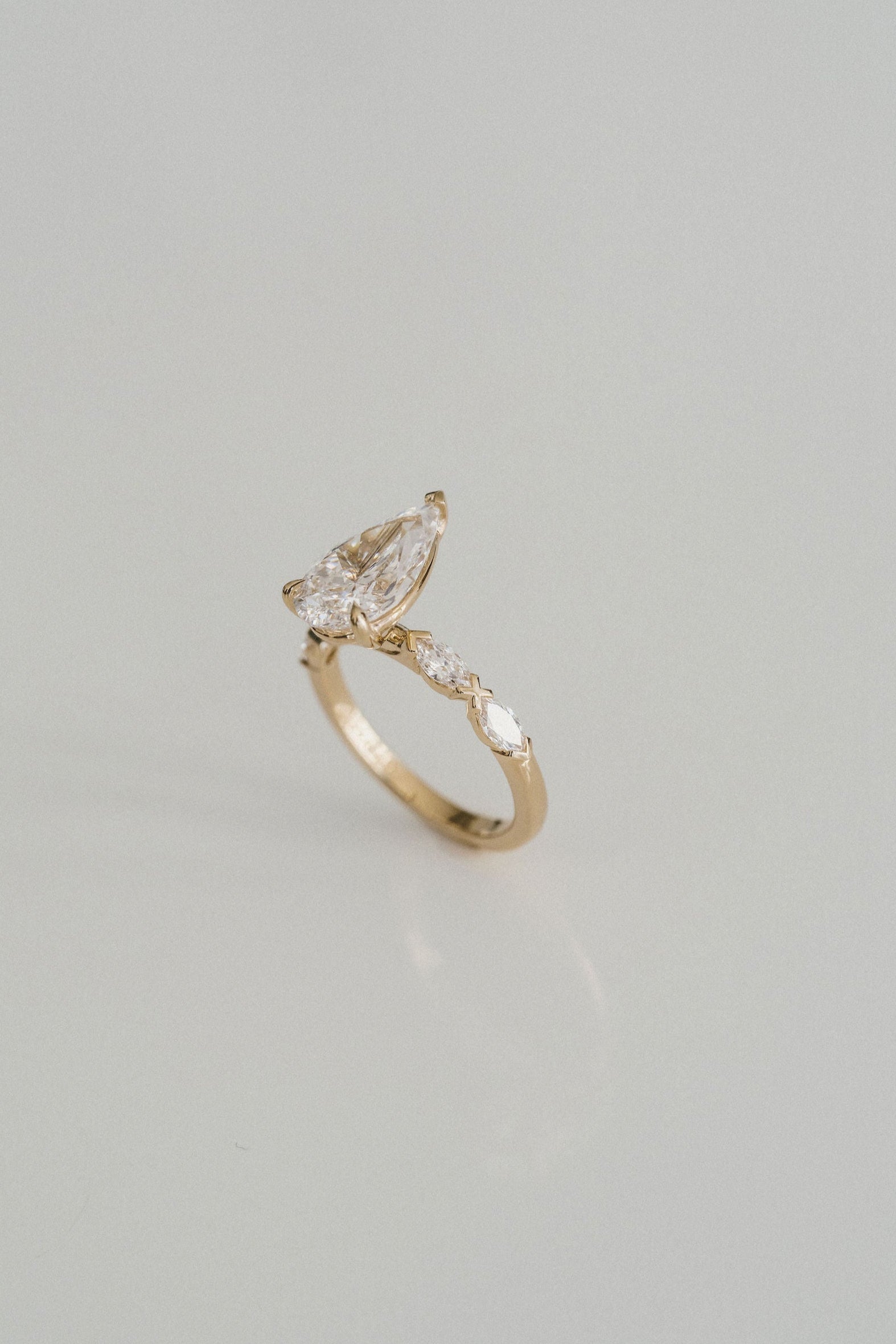 3.0 CT Elongated Cushion Solitaire Lab Grown Diamond Engagement Ringt