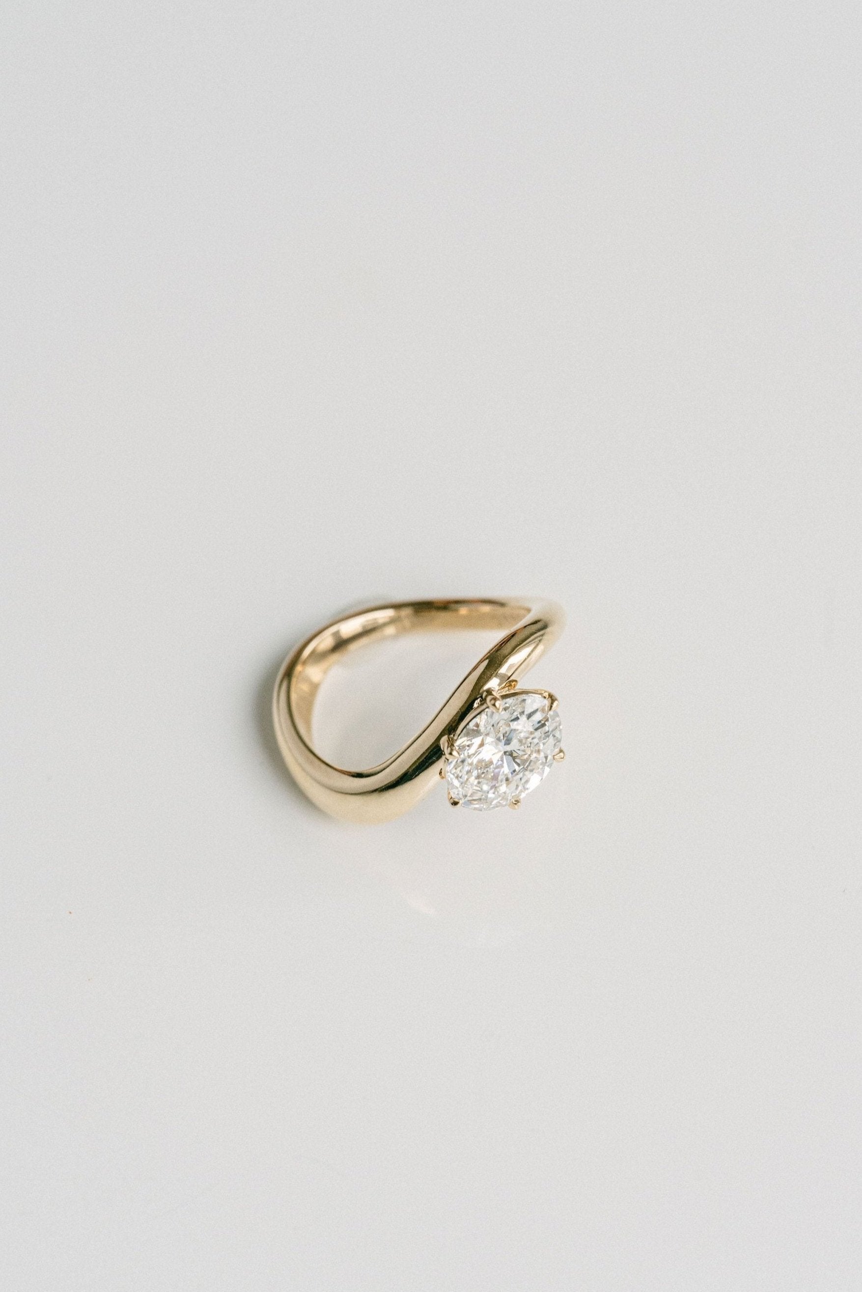 3.0 CT Elongated Cushion Solitaire Lab Grown Diamond Engagement Ringt