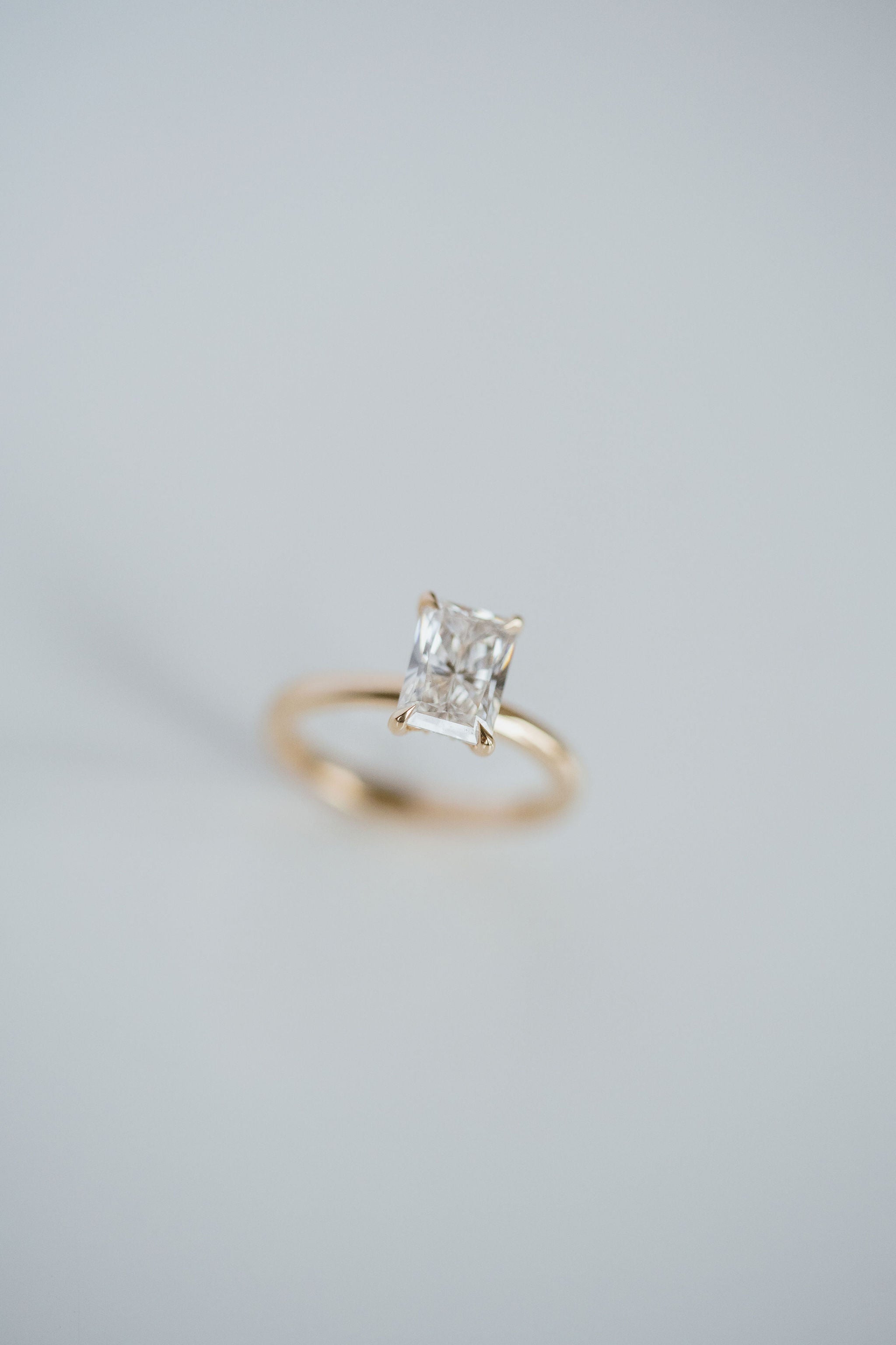 3.0 CT Elongated Cushion Solitaire Lab Grown Diamond Engagement Ringt