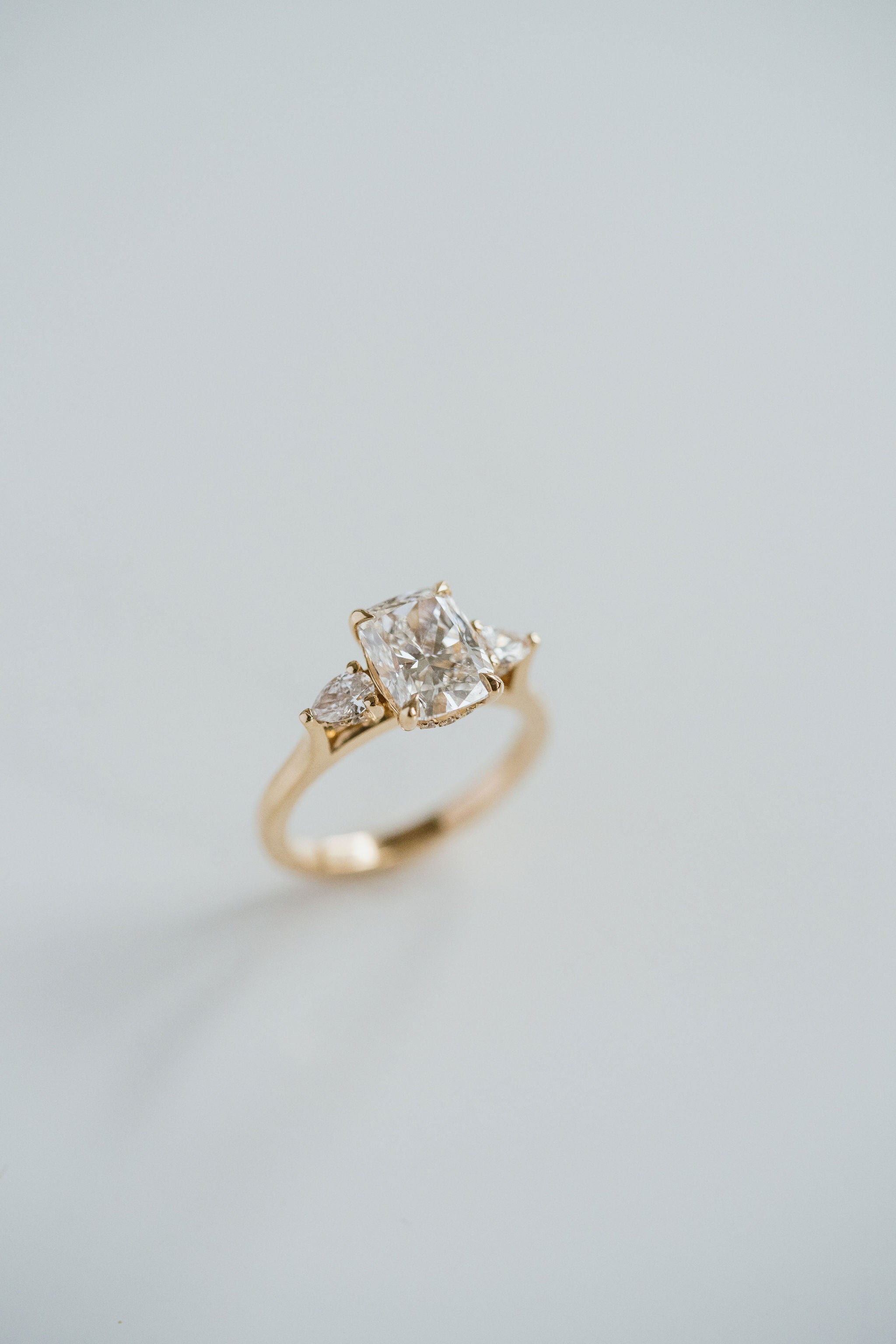 3.0 CT Elongated Cushion Solitaire Lab Grown Diamond Engagement Ringt