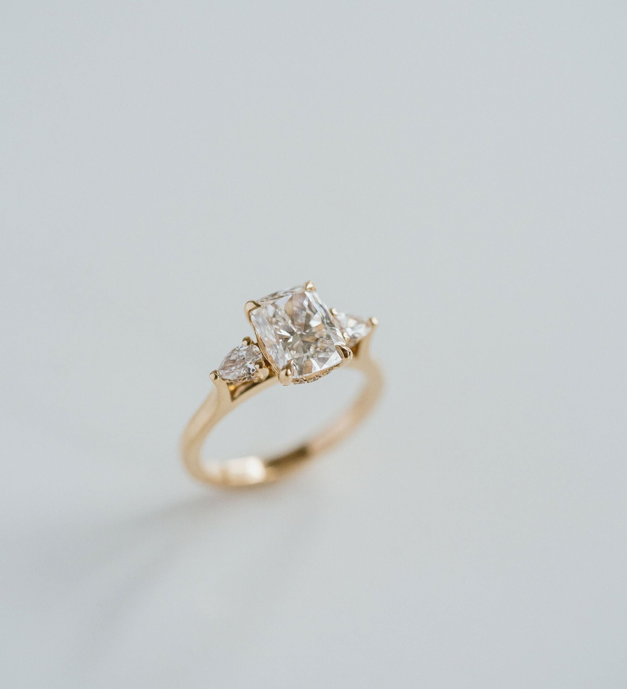 3.0 CT Elongated Cushion Solitaire Lab Grown Diamond Engagement Ringt