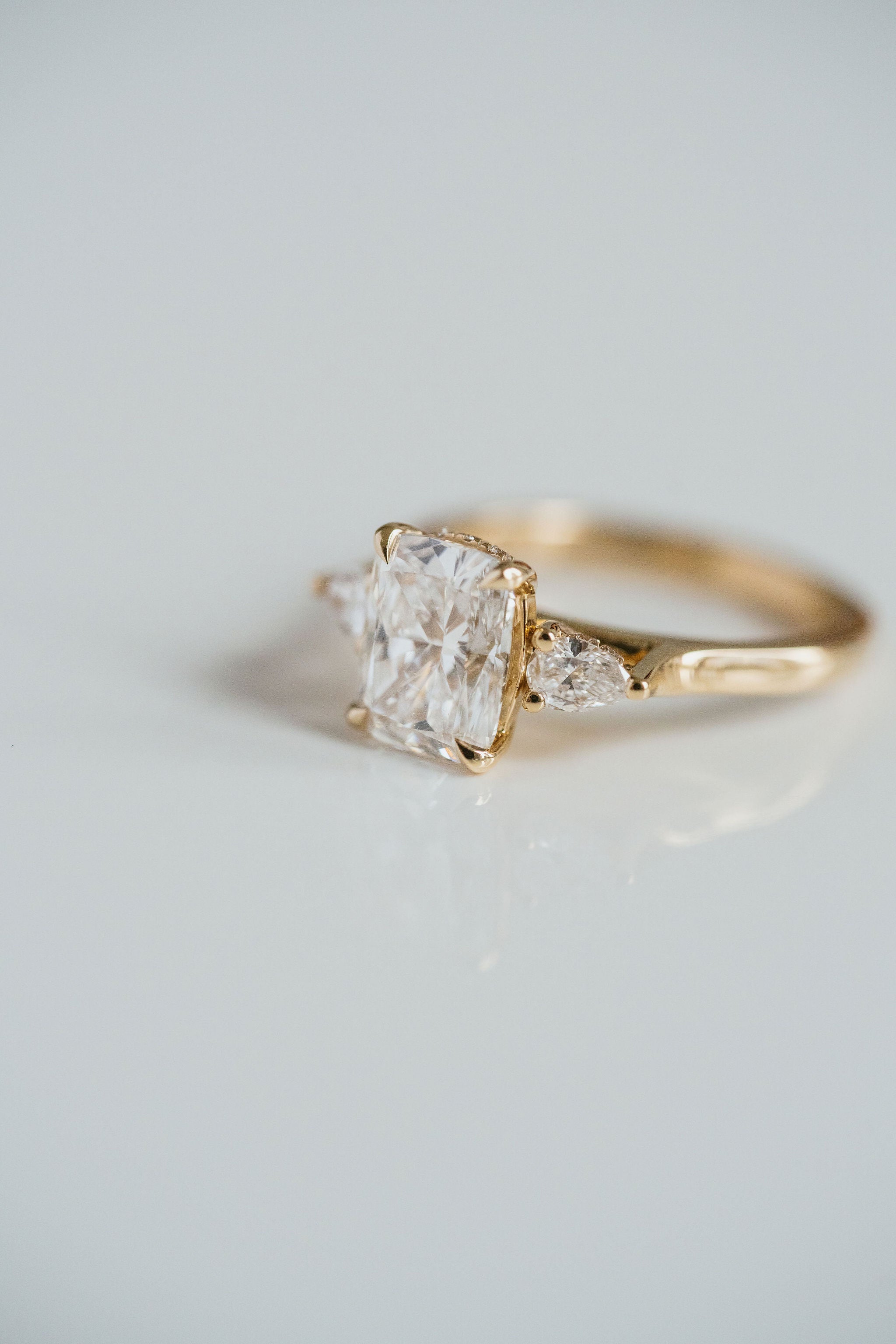 3.0 CT Elongated Cushion Solitaire Lab Grown Diamond Engagement Ringt