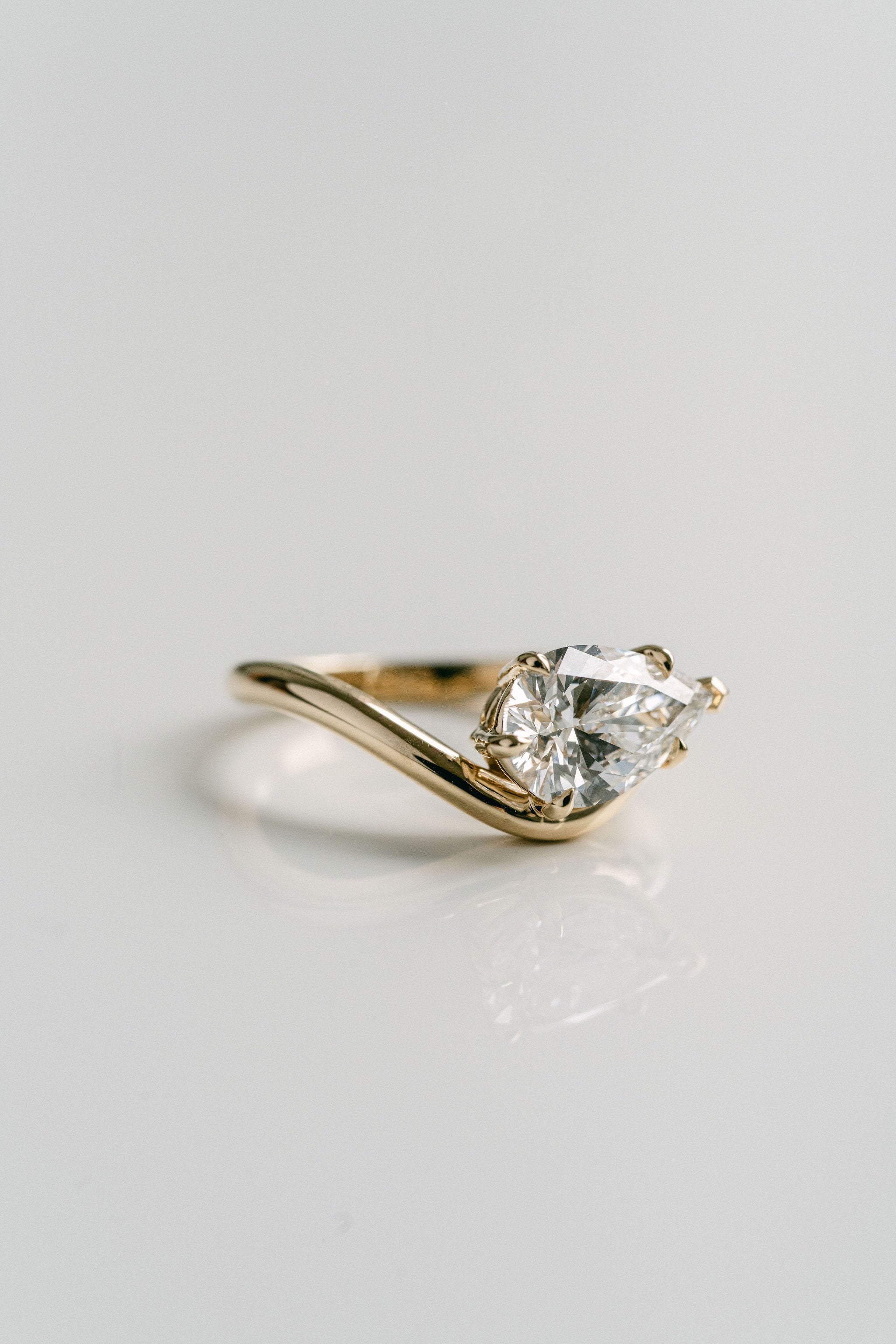 3.0 CT Elongated Cushion Solitaire Lab Grown Diamond Engagement Ringt