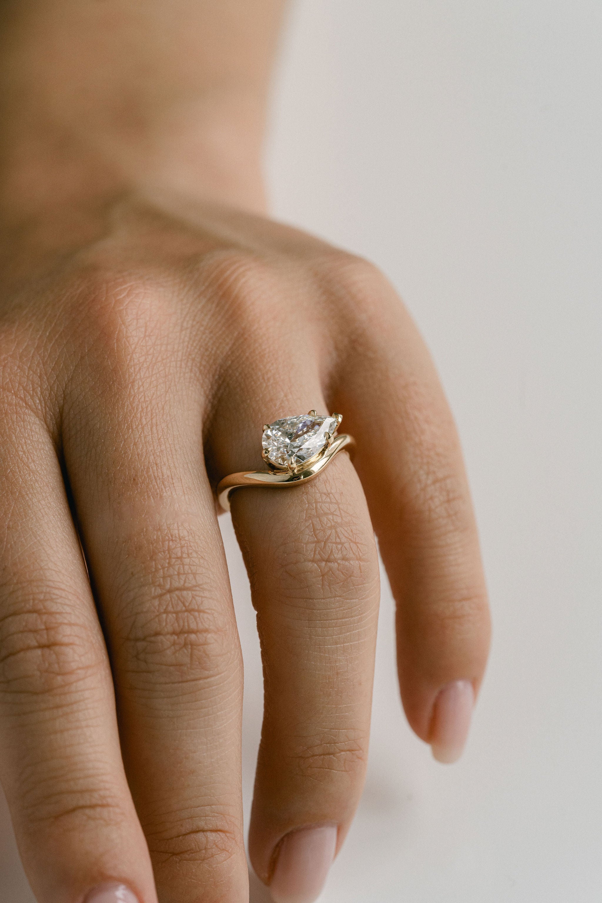 3.0 CT Elongated Cushion Solitaire Lab Grown Diamond Engagement Ringt