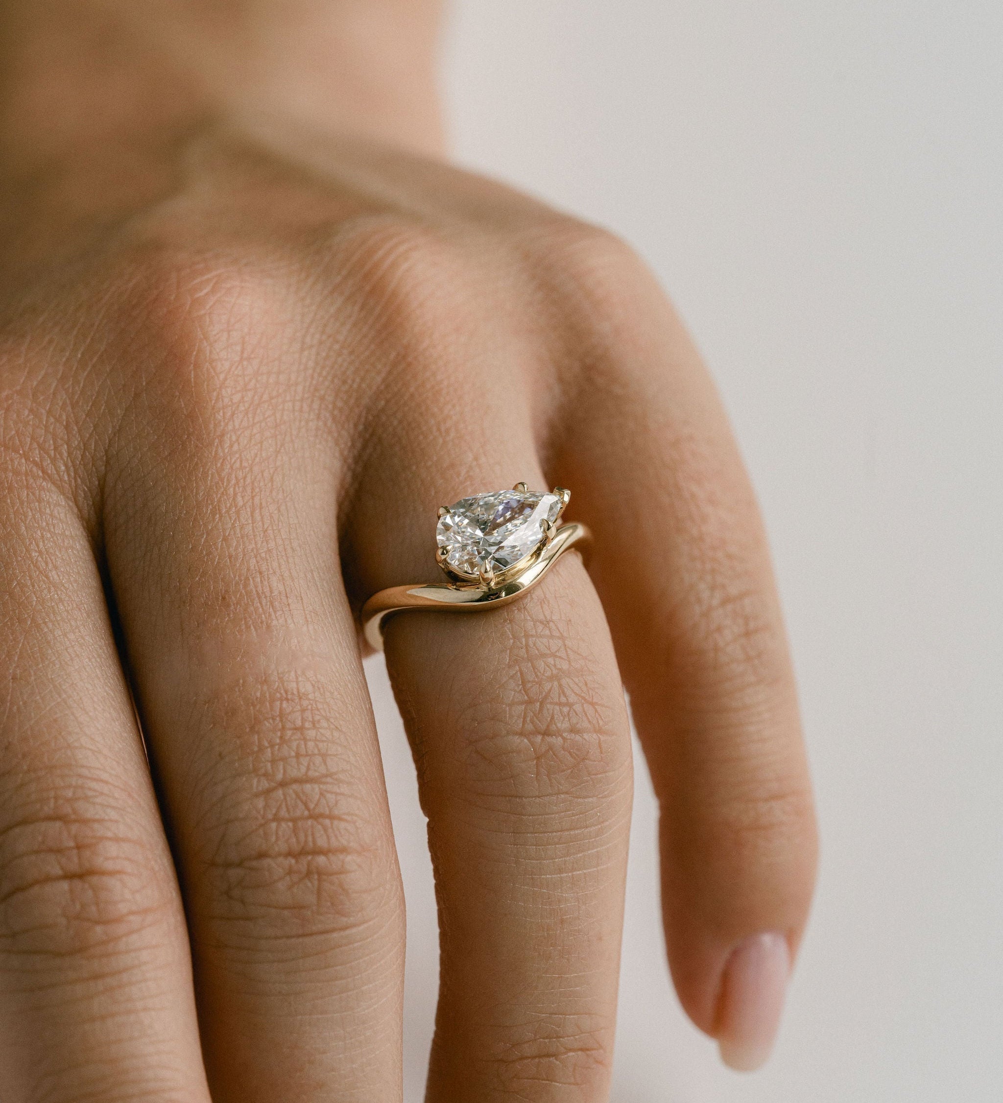 3.0 CT Elongated Cushion Solitaire Lab Grown Diamond Engagement Ringt