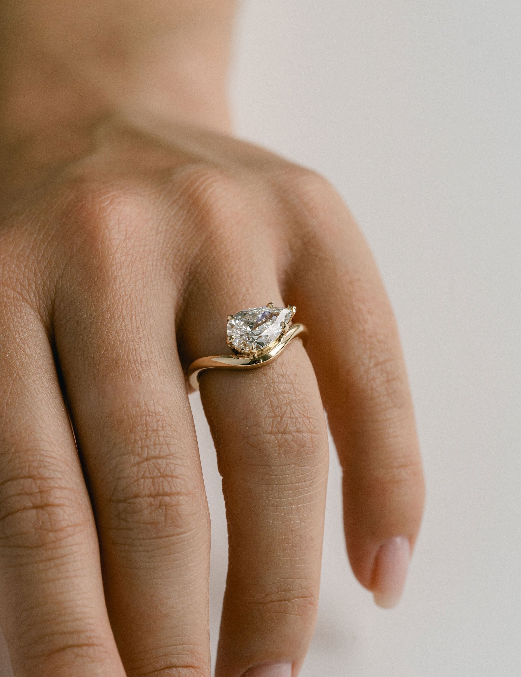 3.0 CT Elongated Cushion Solitaire Lab Grown Diamond Engagement Ringt