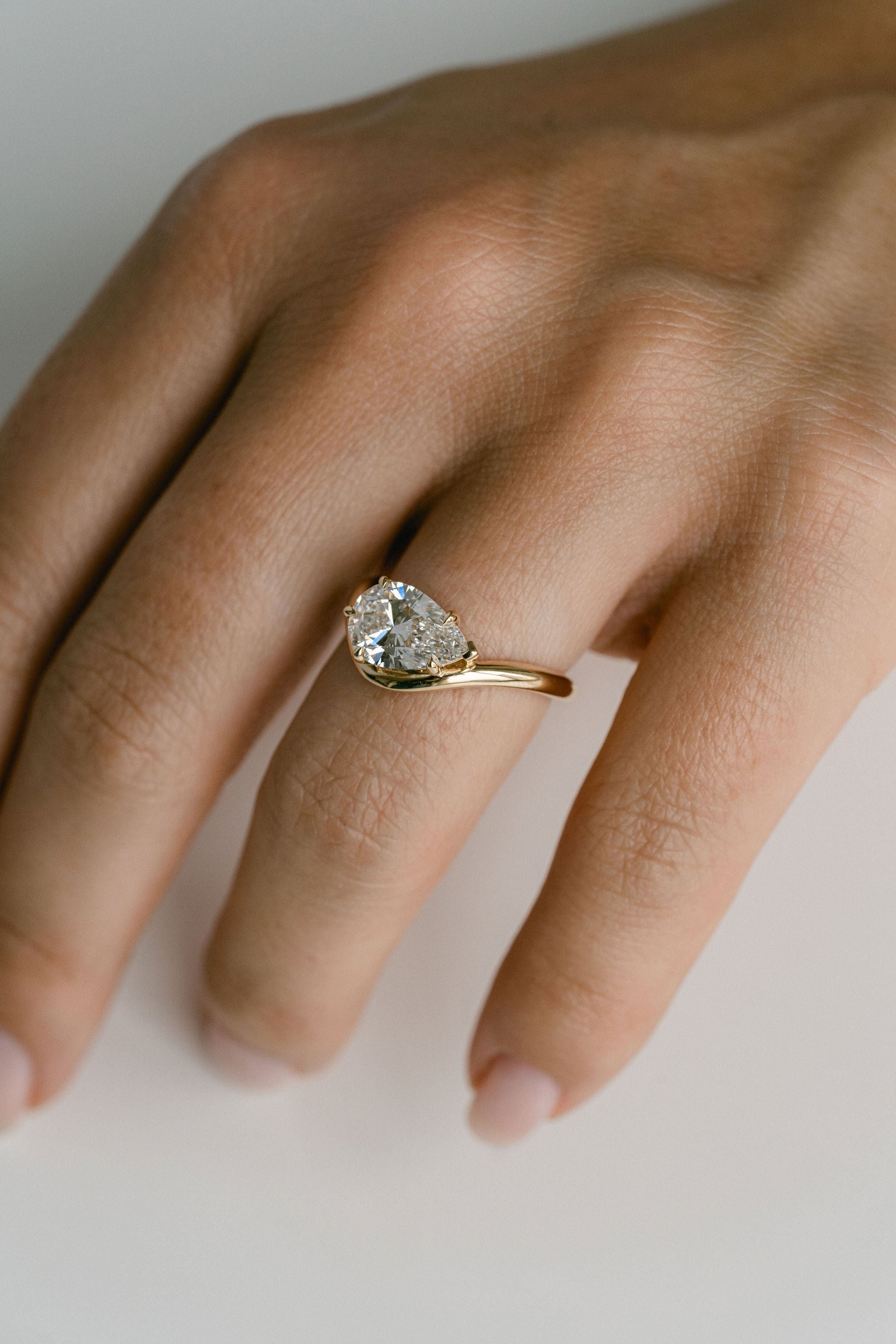 3.0 CT Elongated Cushion Solitaire Lab Grown Diamond Engagement Ringt