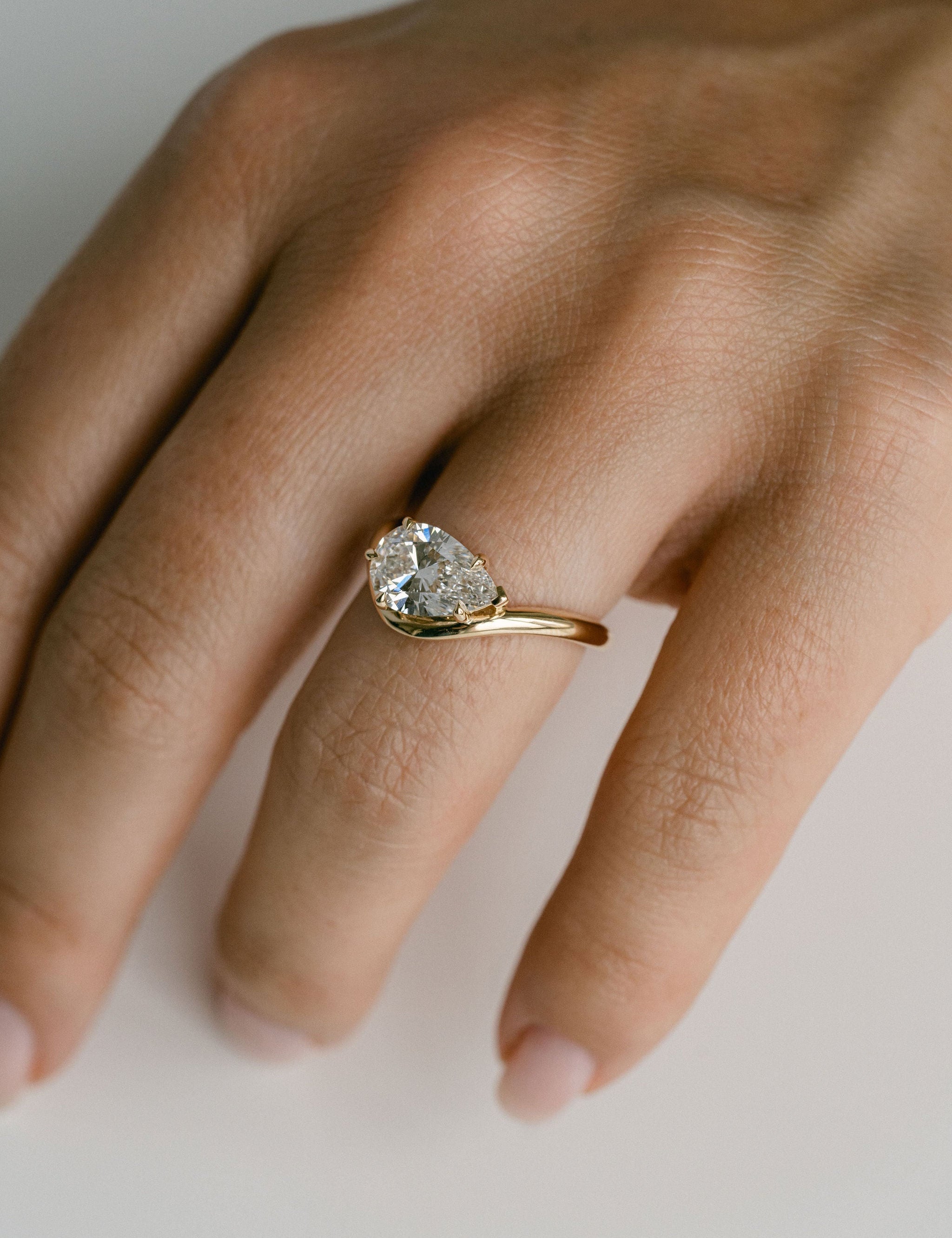 3.0 CT Elongated Cushion Solitaire Lab Grown Diamond Engagement Ringt