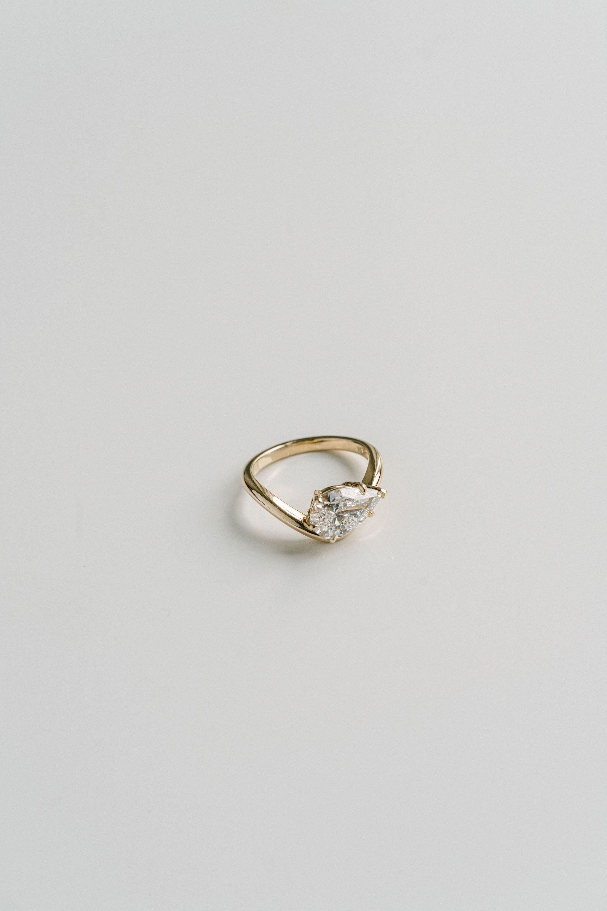 3.0 CT Elongated Cushion Solitaire Lab Grown Diamond Engagement Ringt