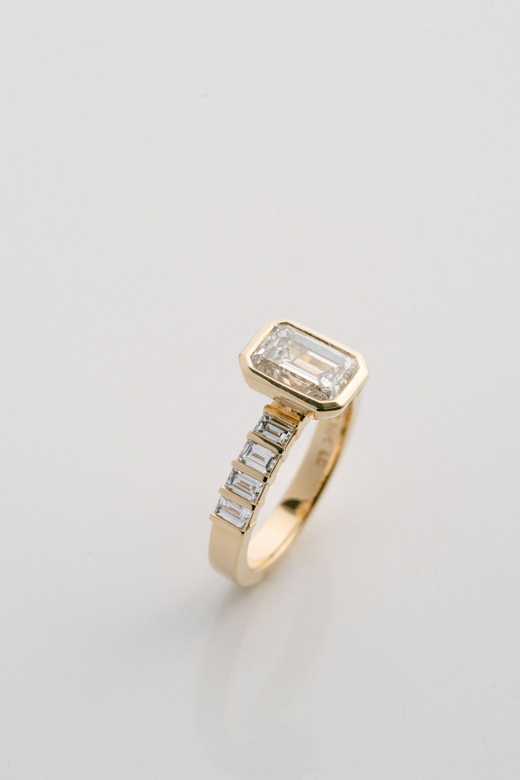 3.0 CT Elongated Cushion Solitaire Lab Grown Diamond Engagement Ringt