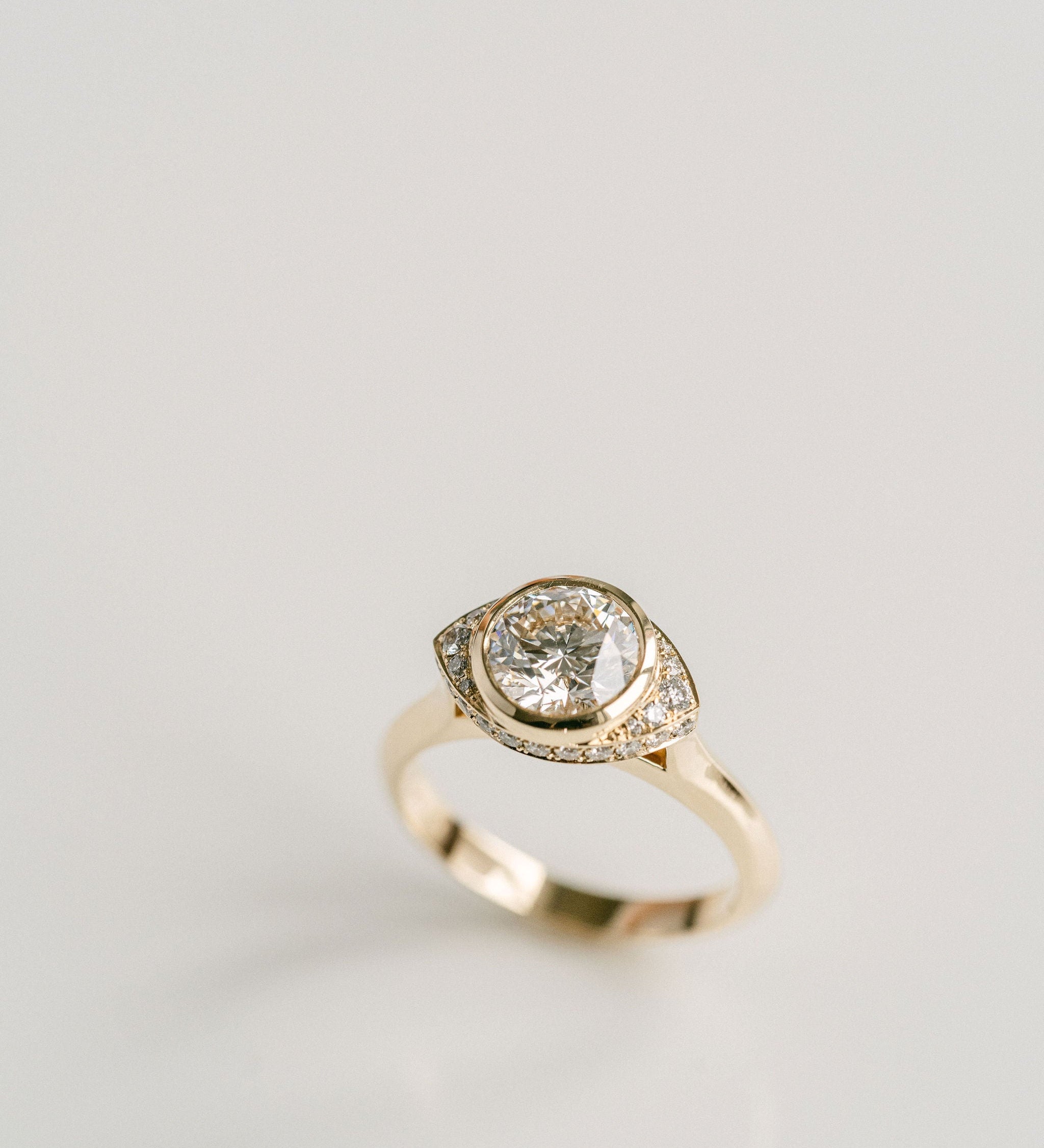 3.0 CT Elongated Cushion Solitaire Lab Grown Diamond Engagement Ringt
